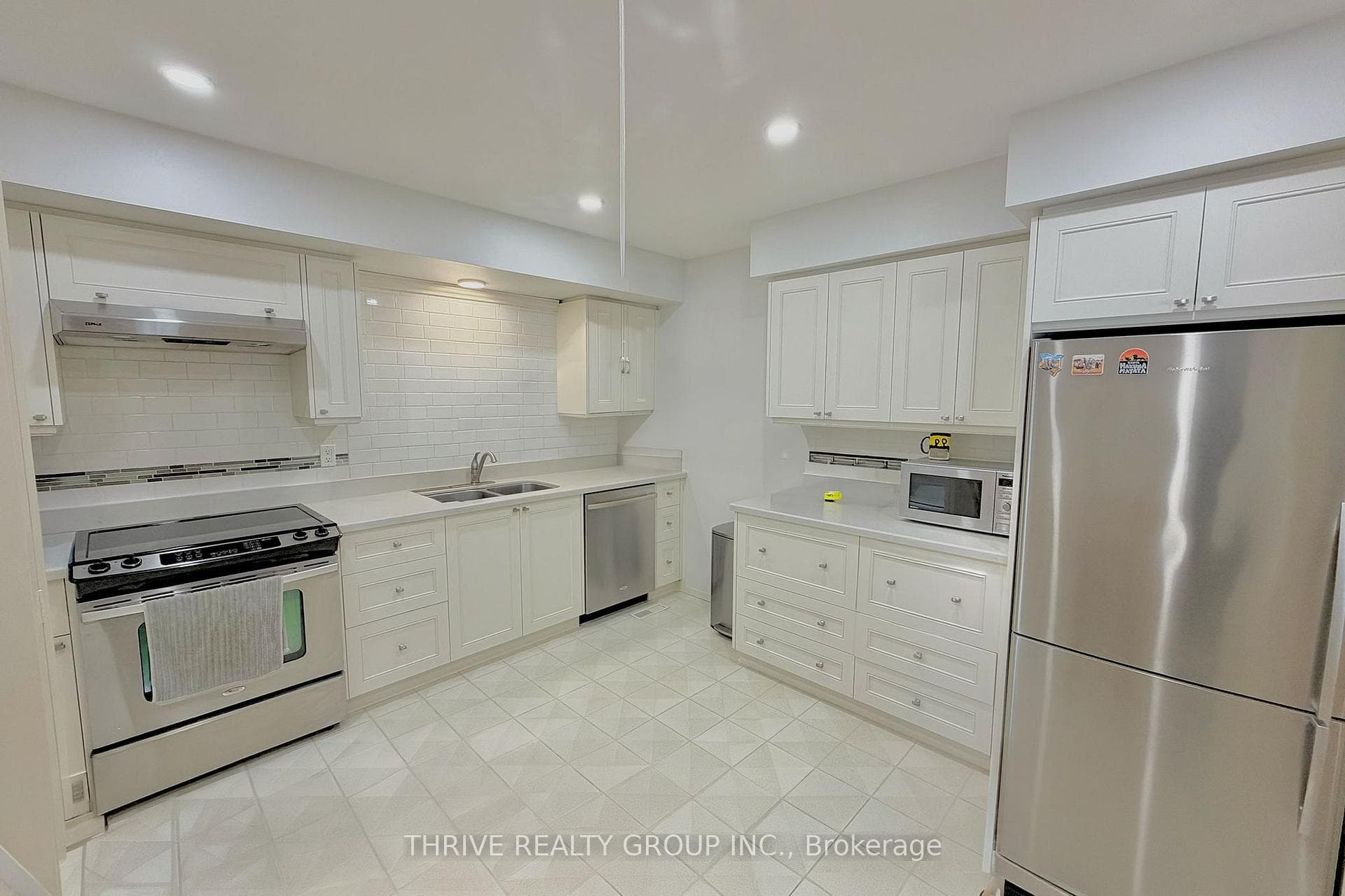 1449 Glenora Drive Unit Upper photo 9