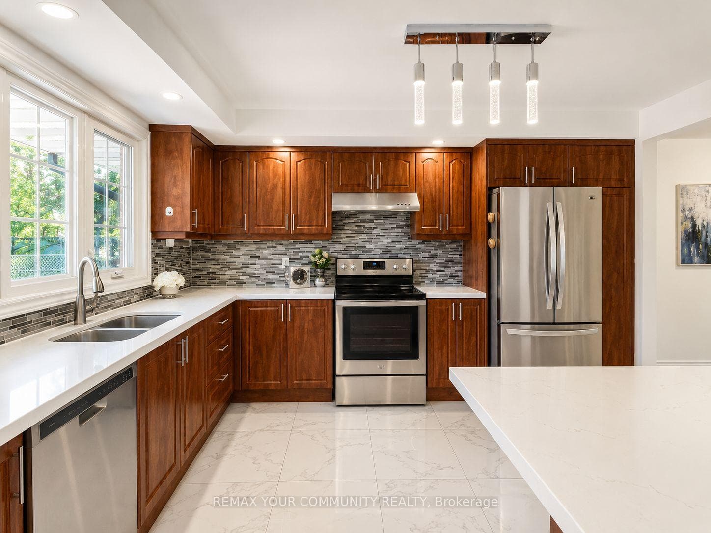 126 Simonston Boulevard photo 3