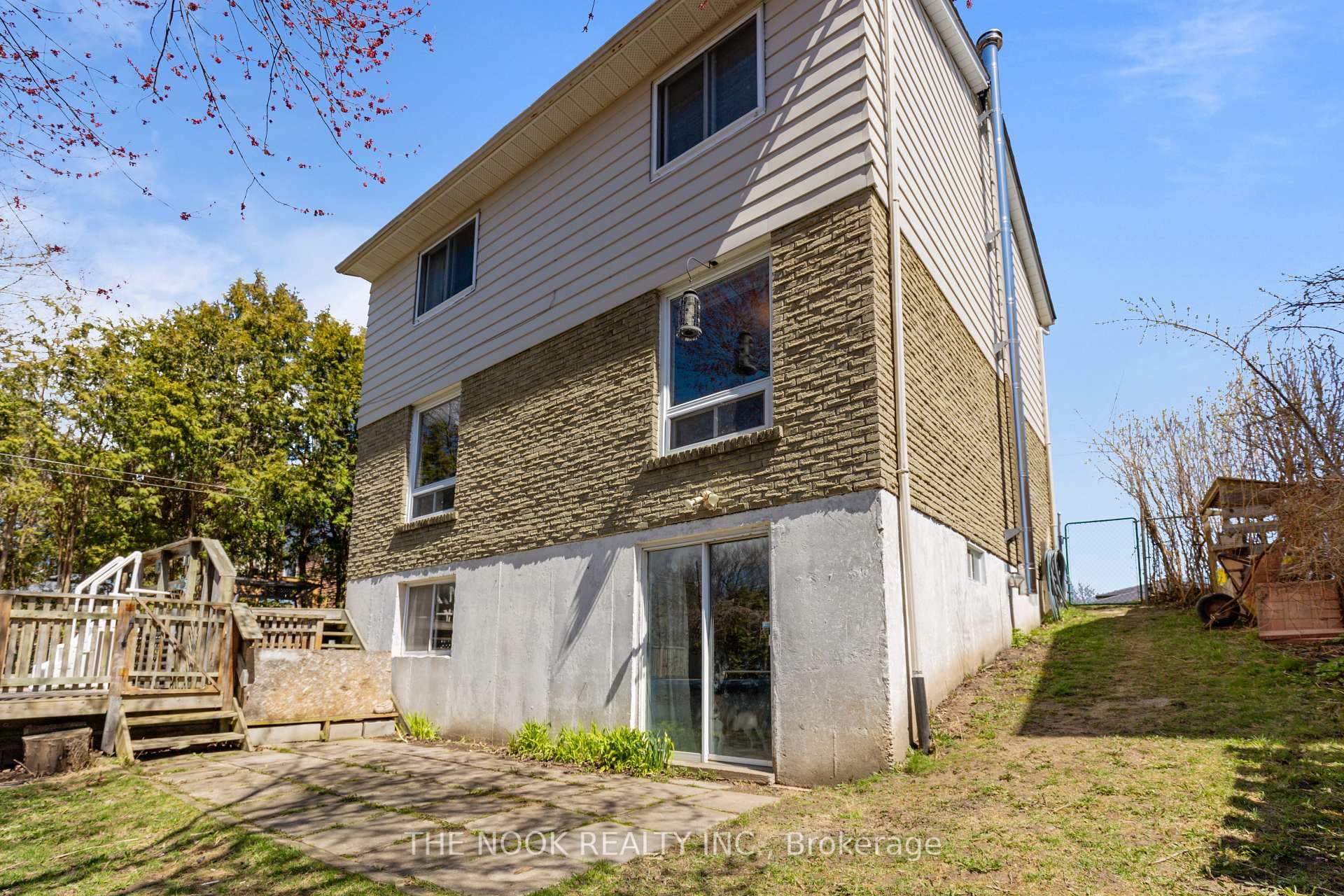 89 Peacock Boulevard photo 25