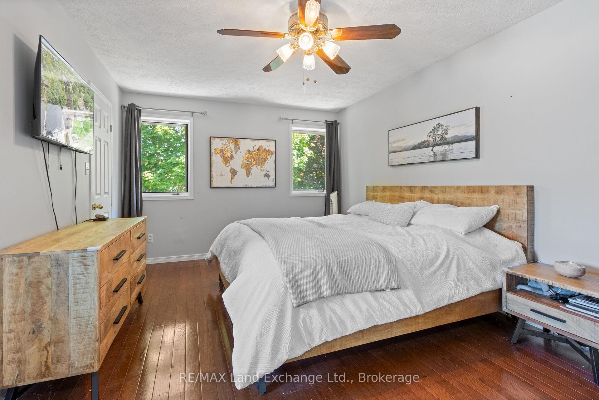 Primary bedrooom