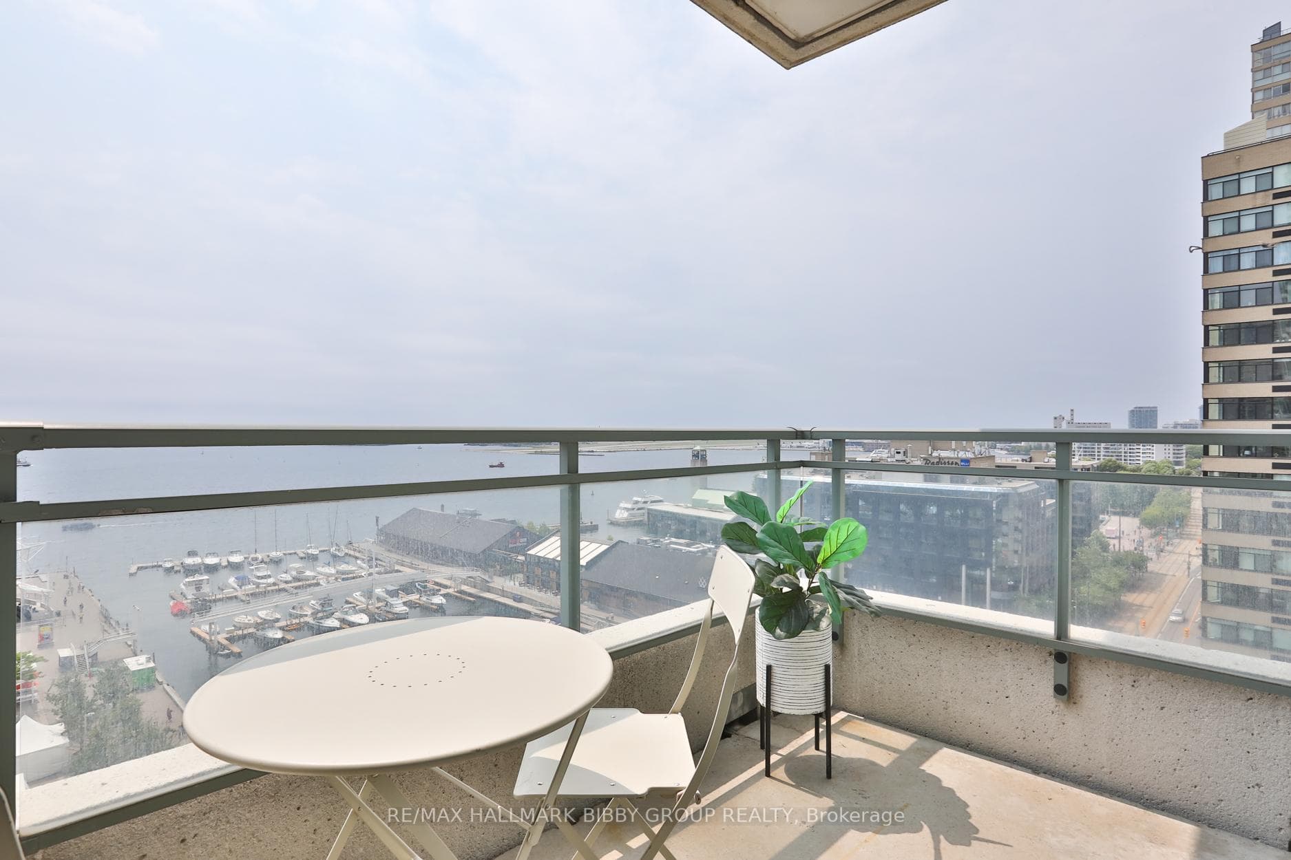 230 Queens Quay Unit 1521 photo 23