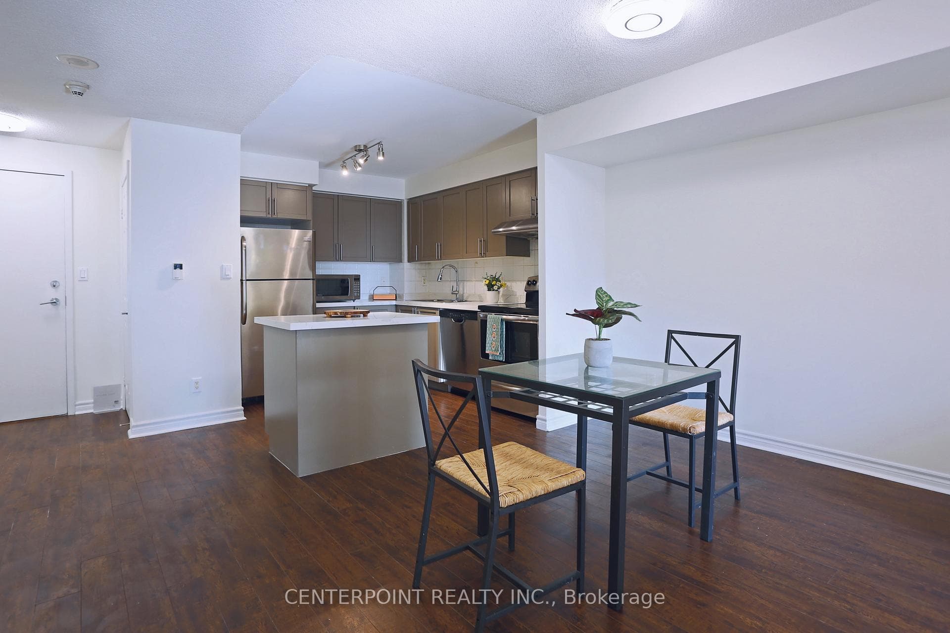 3880 Duke Of York Boulevard Unit 1702 photo 4