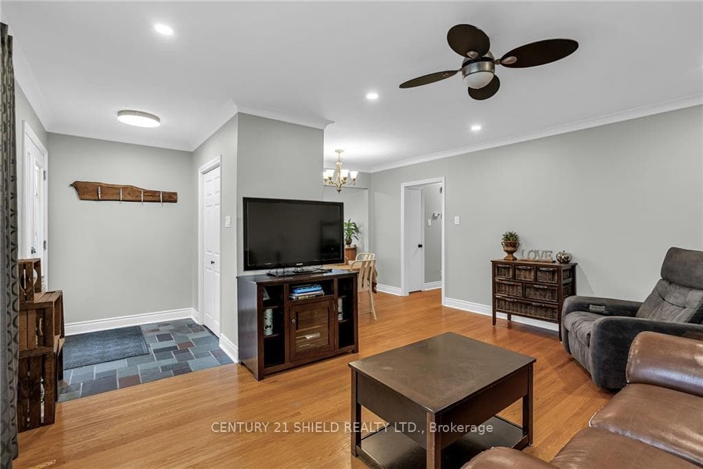 1707 DOVER Road photo 3