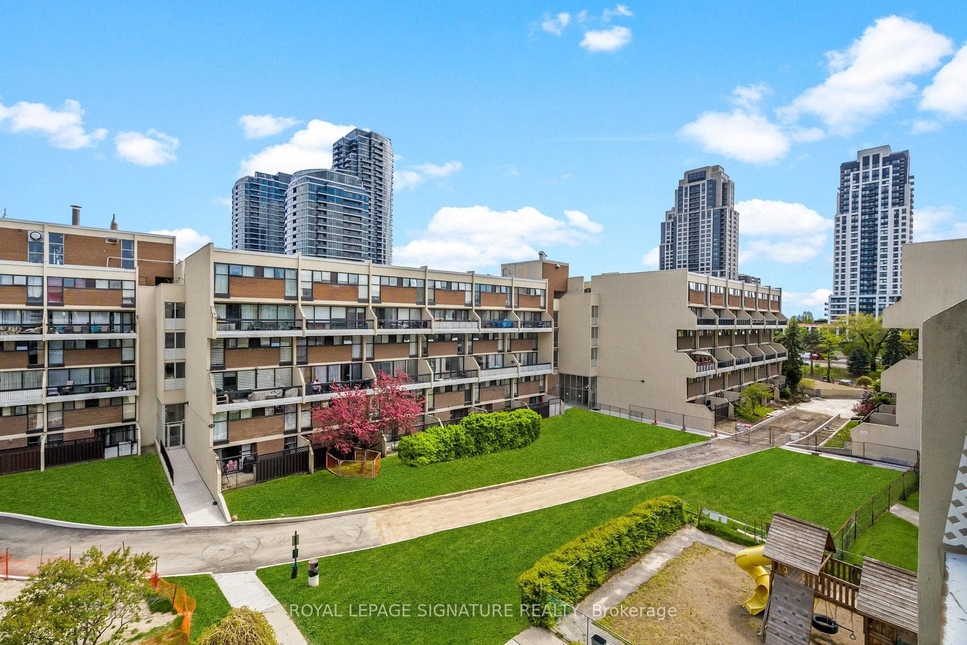364 The East Mall N/A Unit 309 photo 1