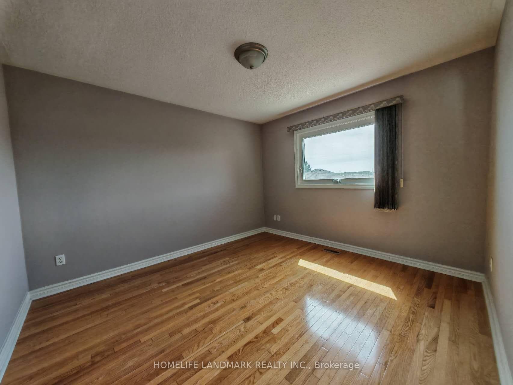 11 Ballard Crescent photo 13