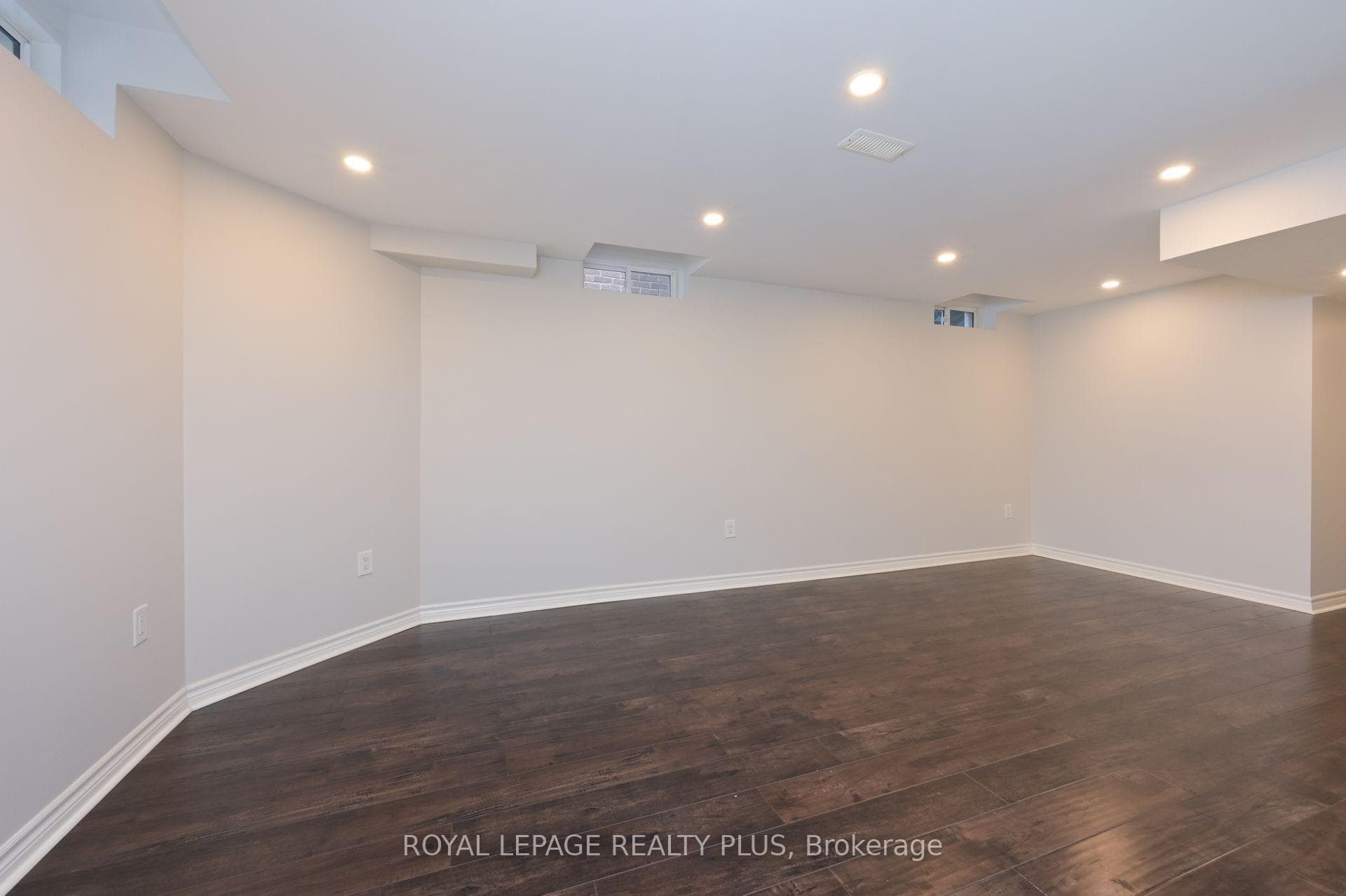 1512 Haws Crescent photo 31