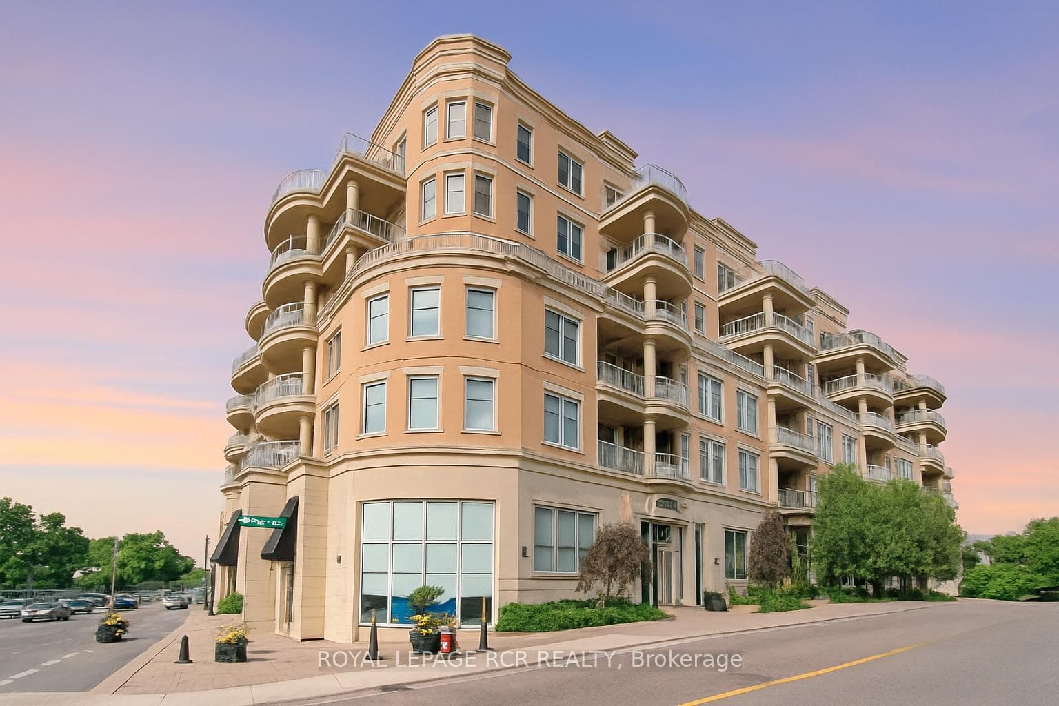 15277 Yonge Street Unit 409 photo 1