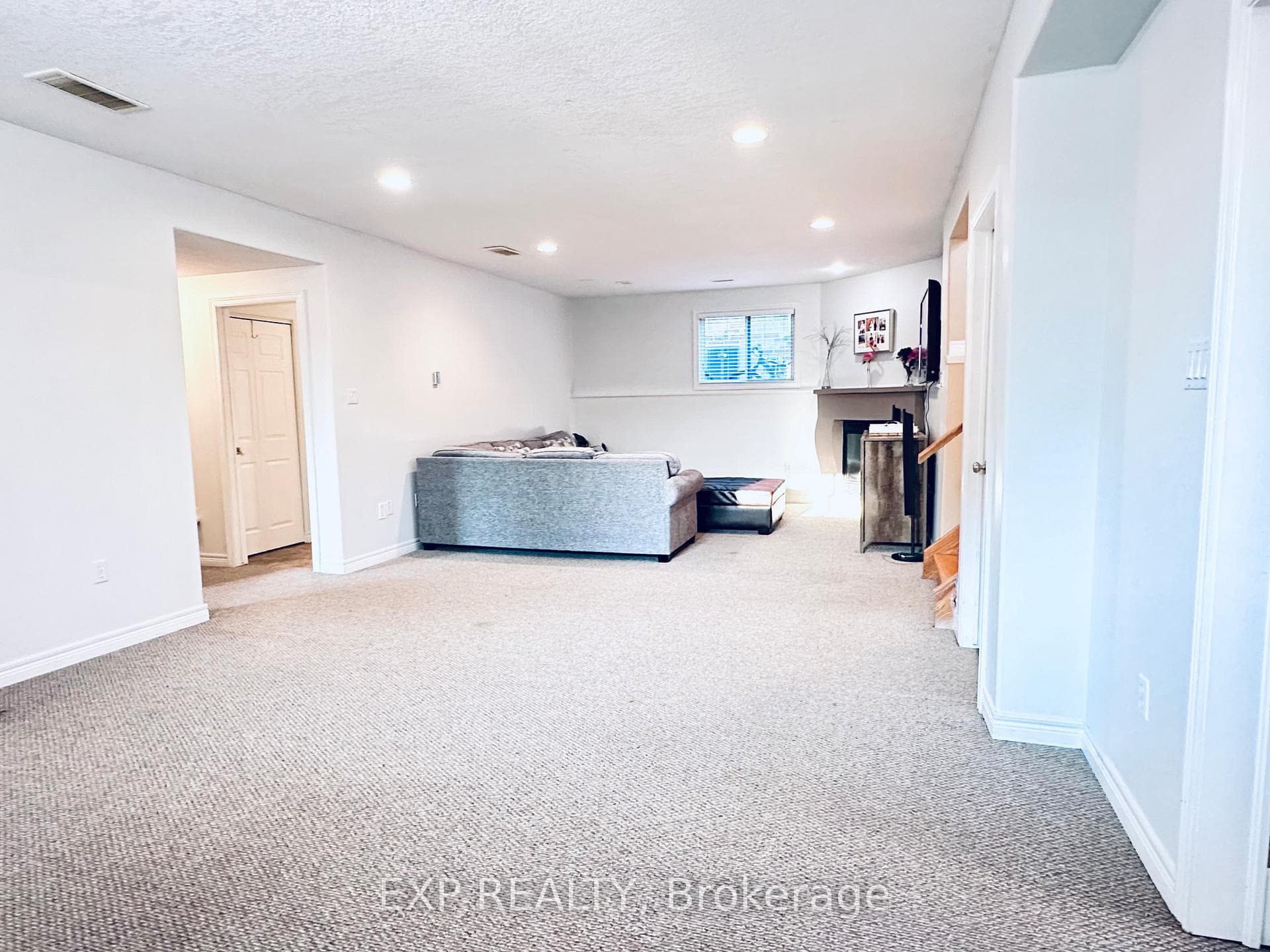 1 Falconridge Court photo 30
