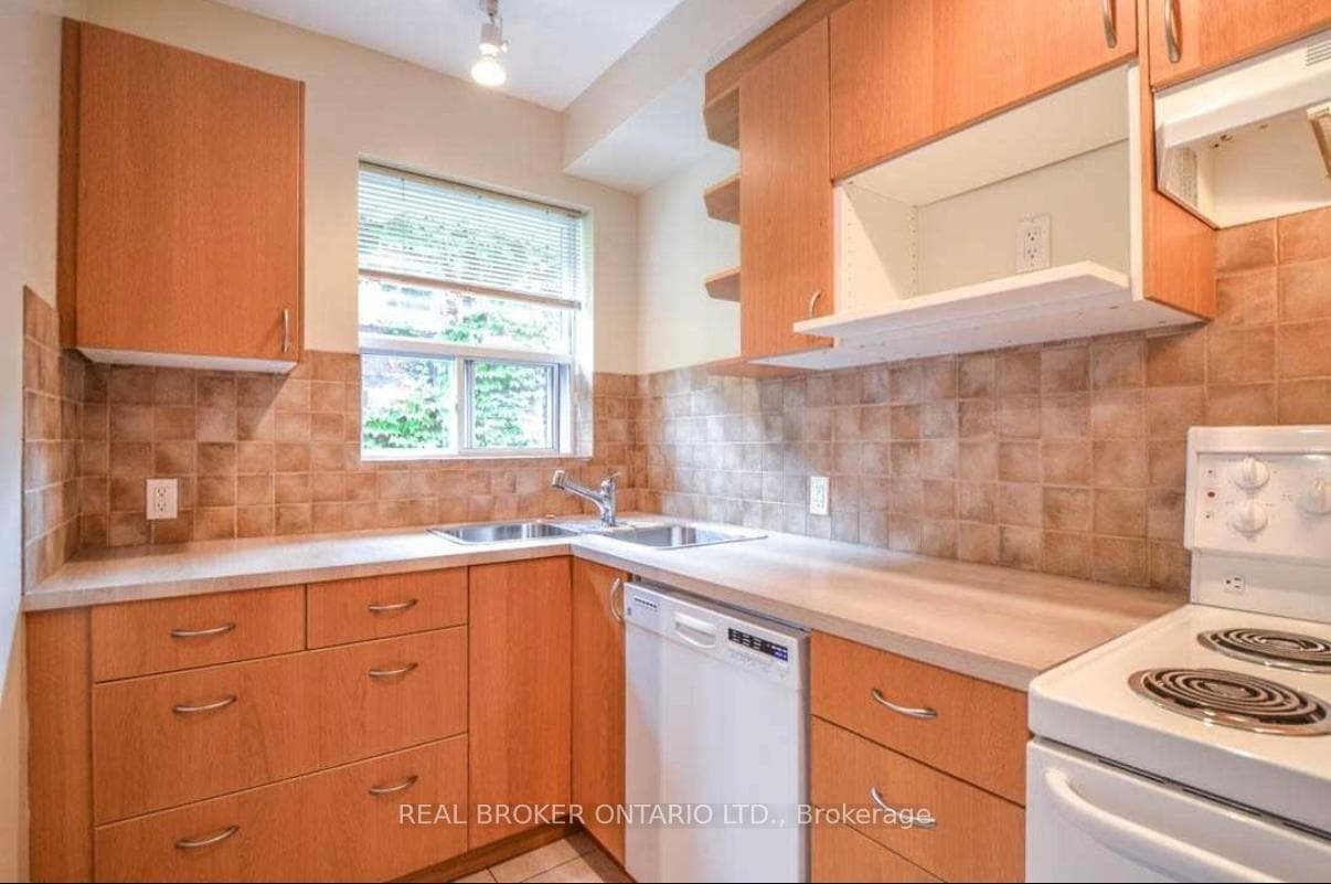 128 Braemar Avenue Unit Upper photo 4