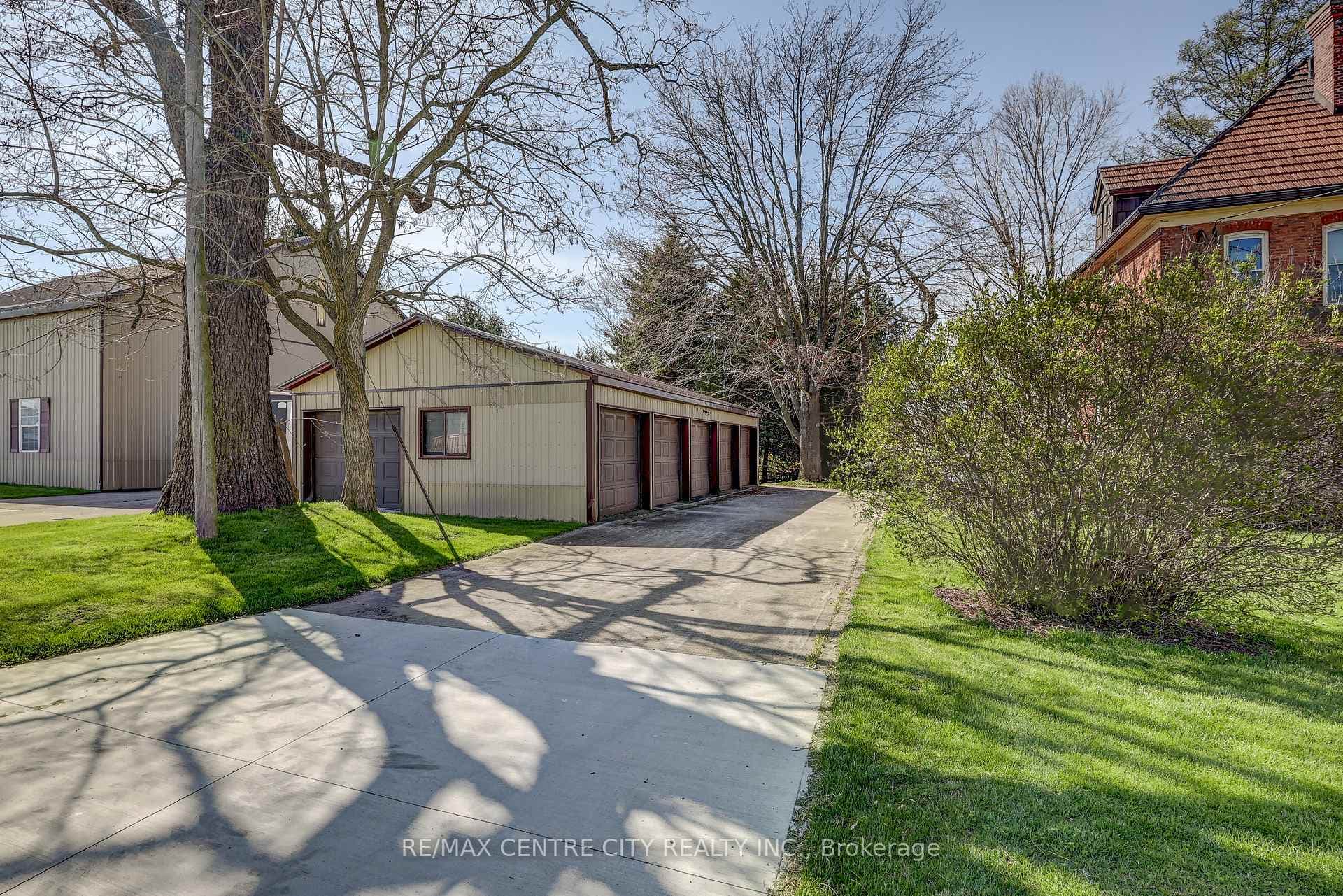 Garage with 6 garage doors!