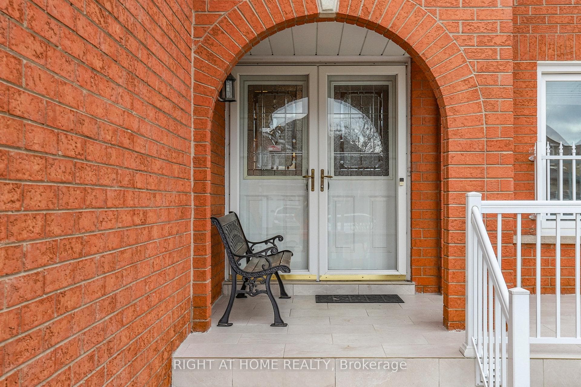 260 Avro Road photo 2