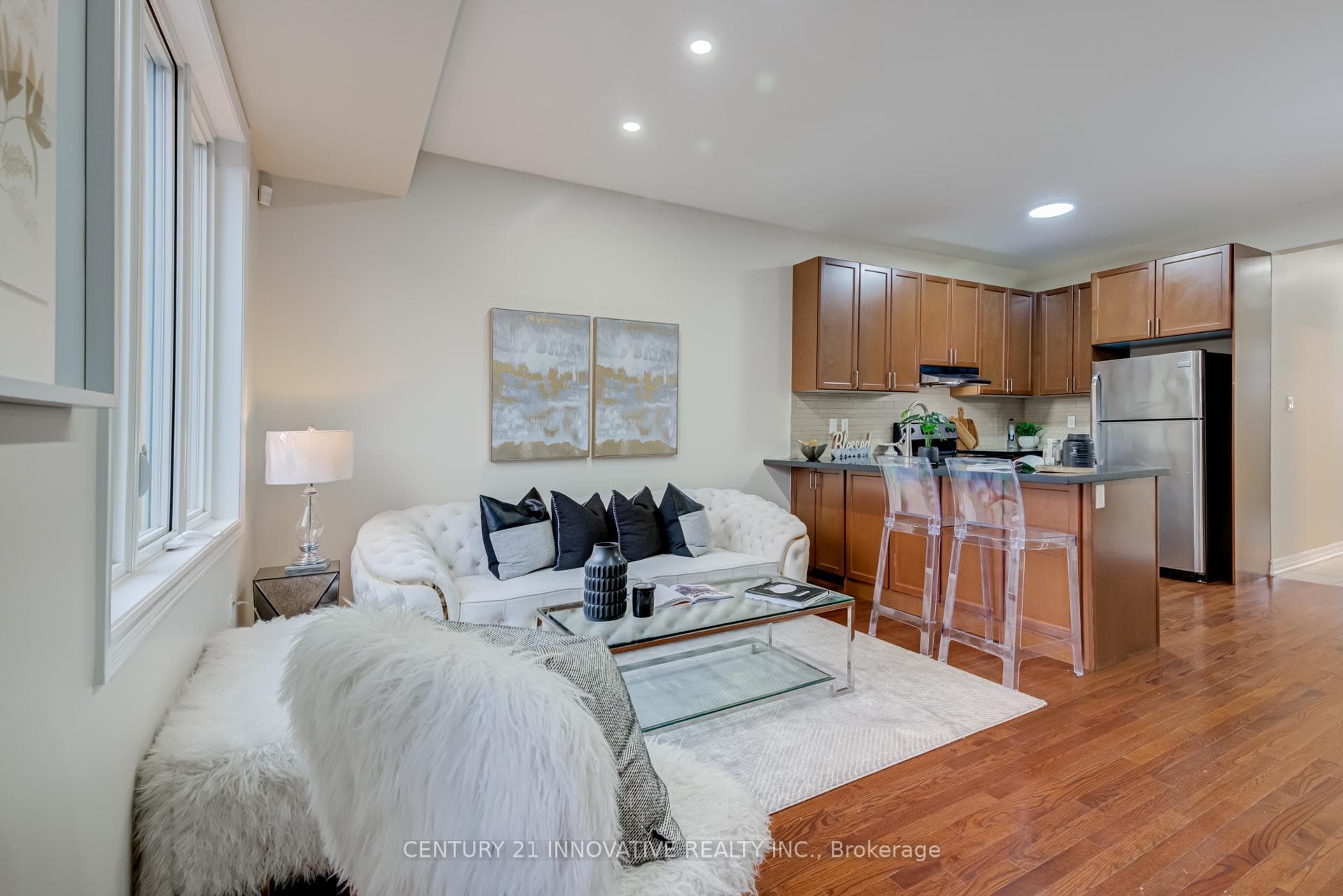 875 Transom Crescent photo 6