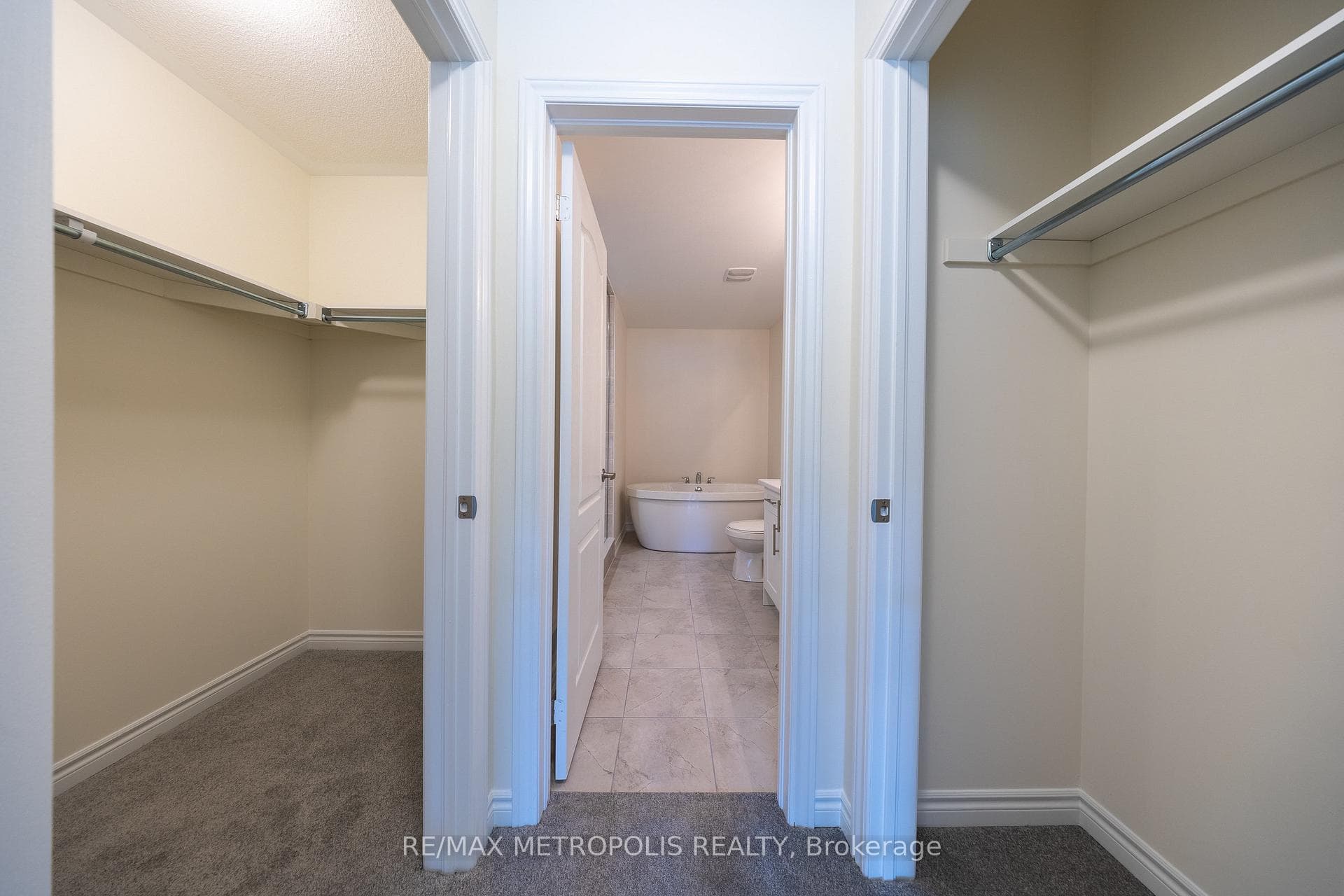 60 Mountainside Crescent photo 24