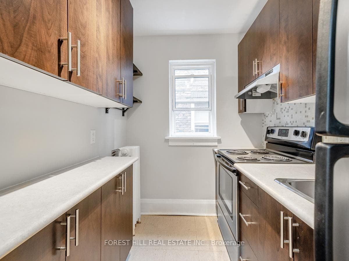 310 Lonsdale Road Unit 9 photo 15