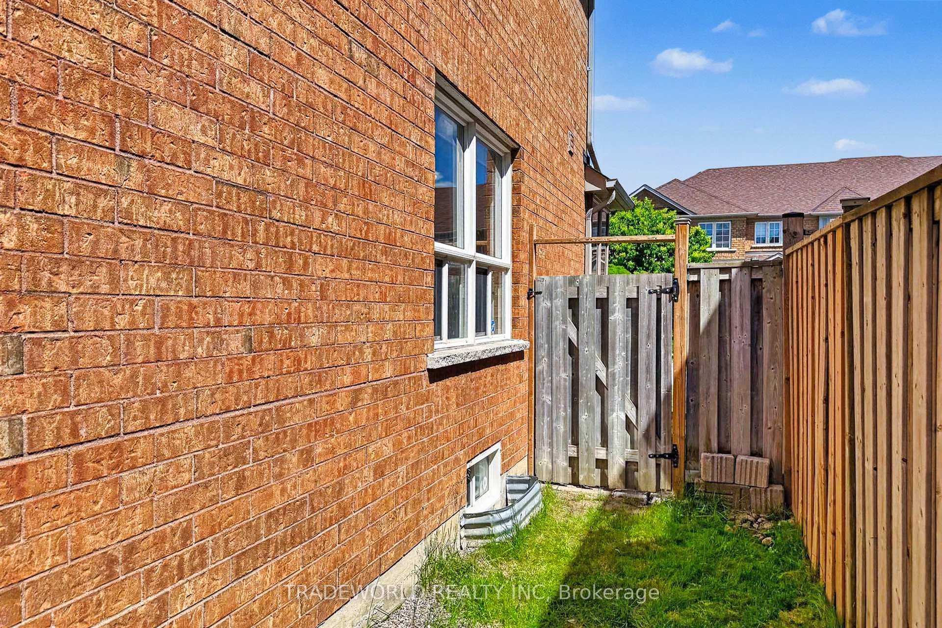 25 Bassett Avenue photo 50