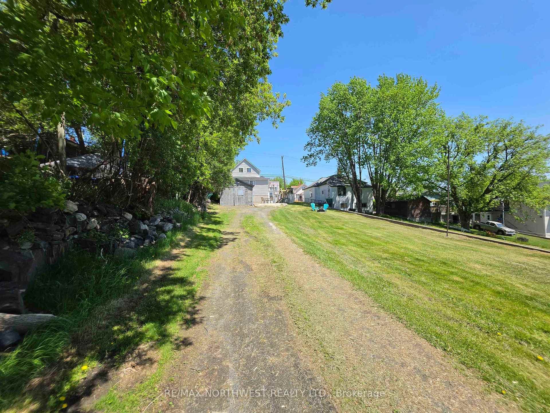409 Third Street North photo 39