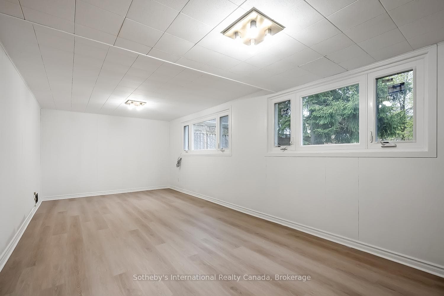 272 Pinehurst Drive photo 23
