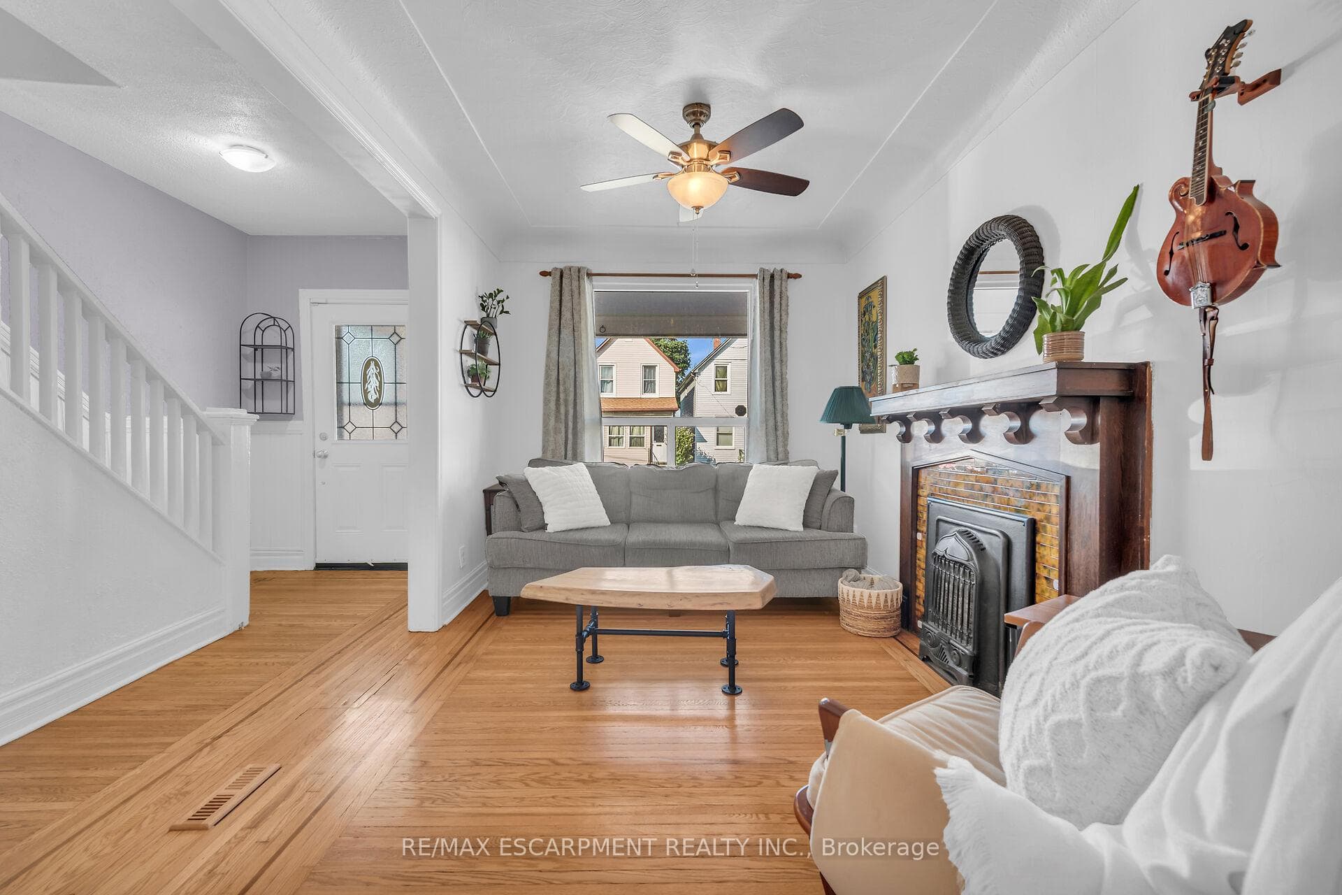 10 Roxborough Avenue photo 8