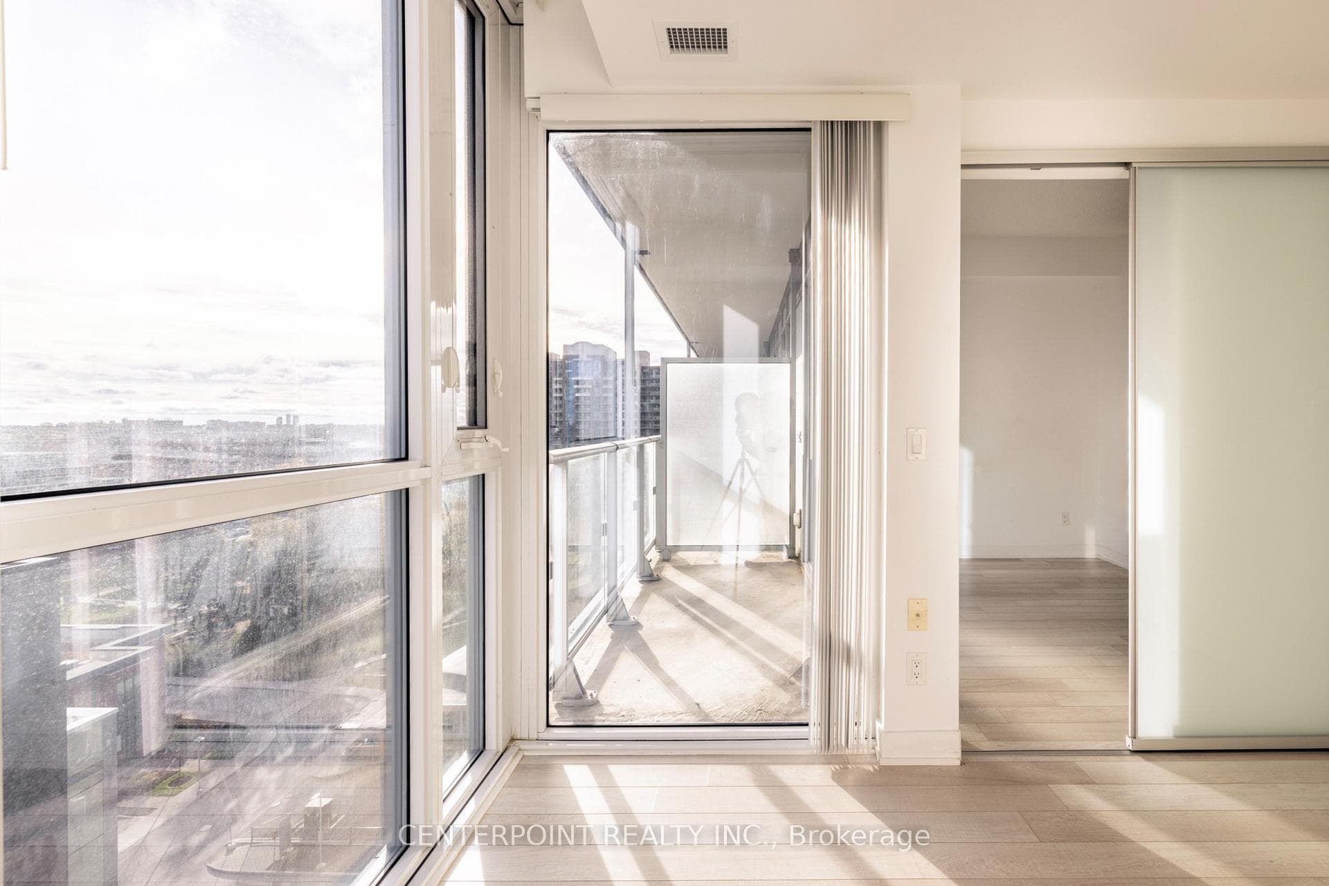 5180 Yonge Street Unit 808 photo 8
