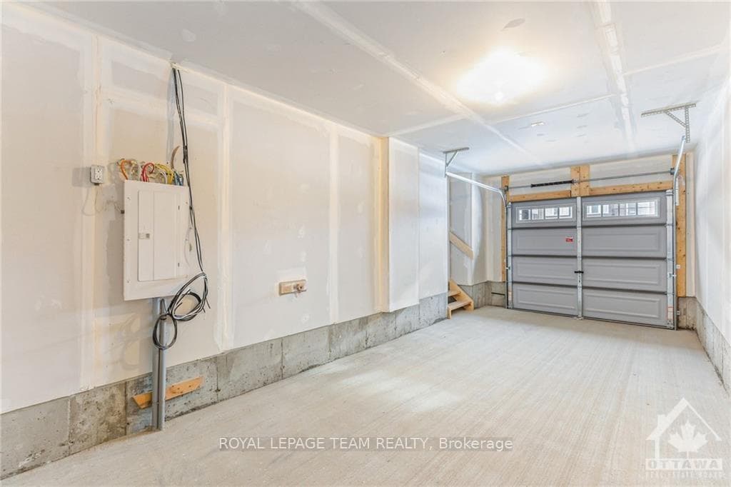 910 LIXNAW Court photo 6