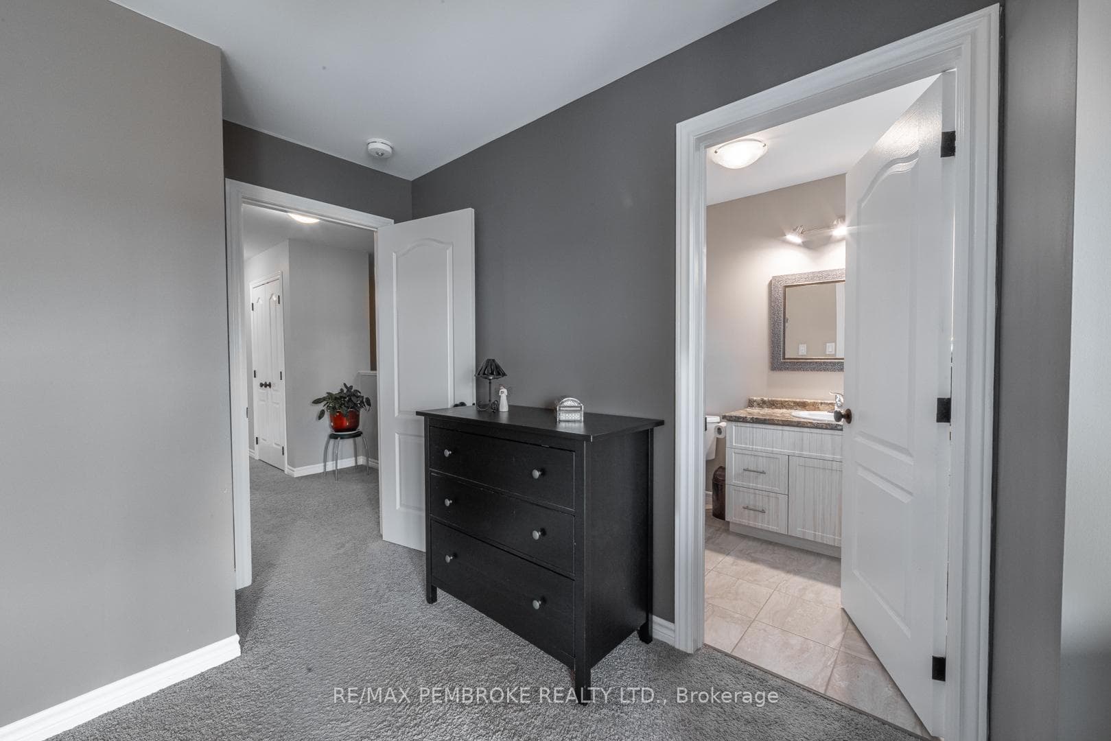 47 Winston Avenue photo 22