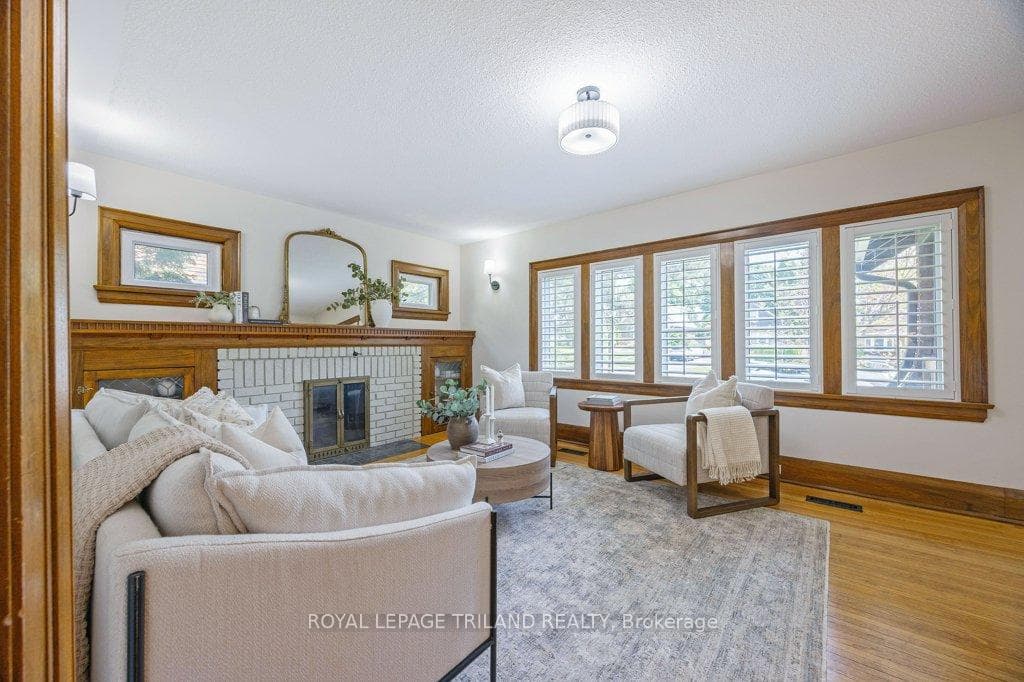 576 St James Street photo 10
