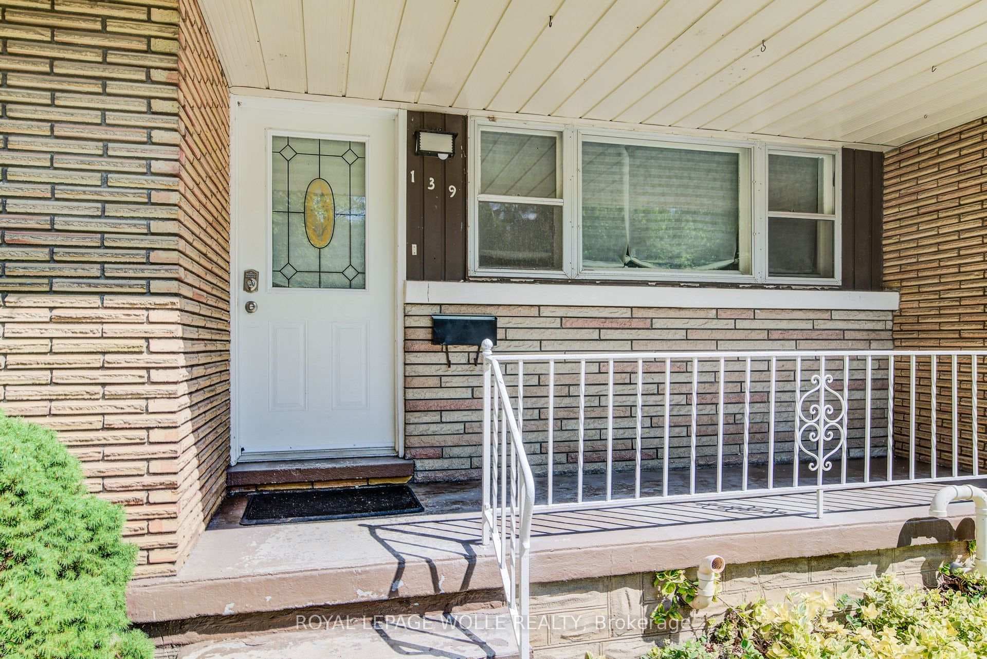 139 Elgin Crescent photo 6