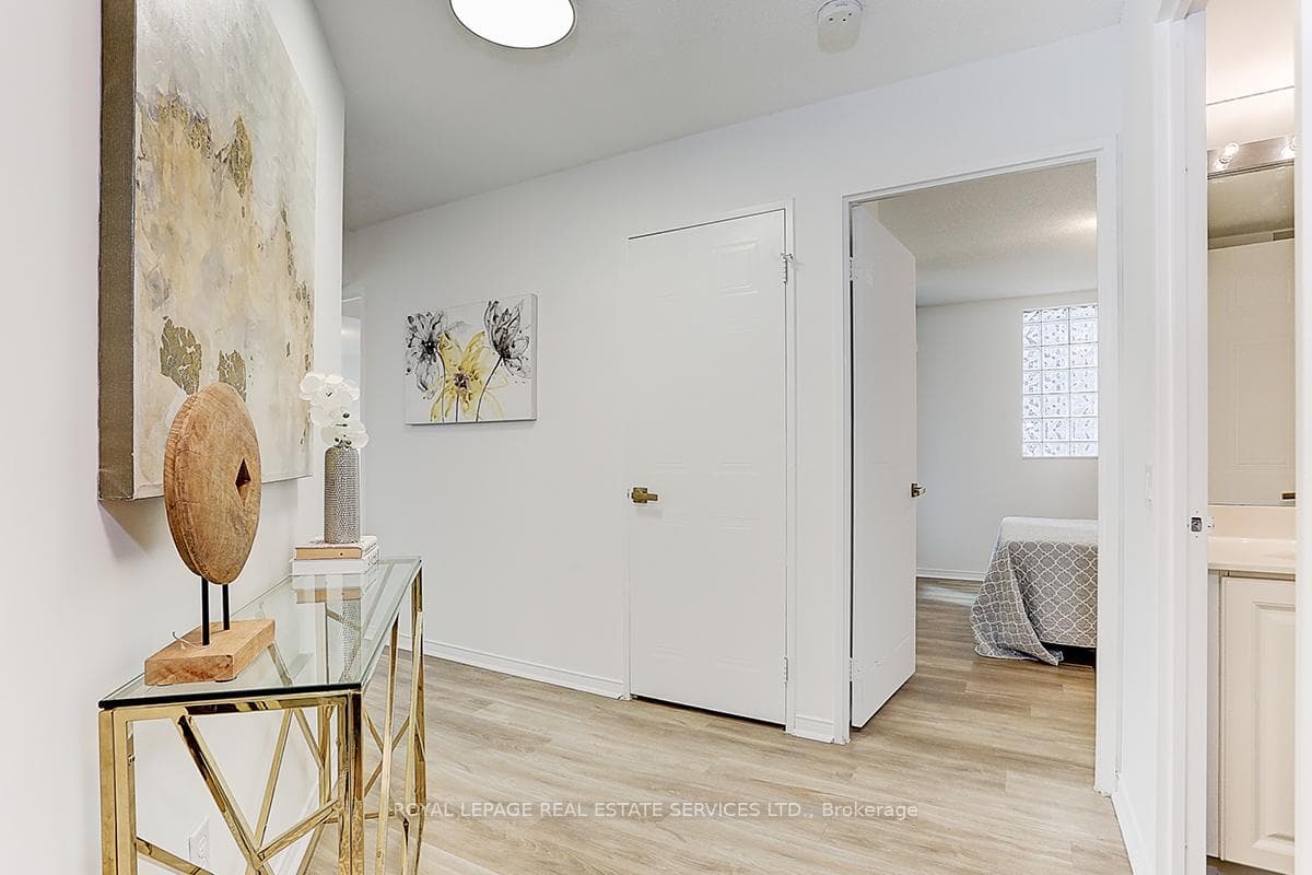 750 Bay Street Unit 1003 photo 11