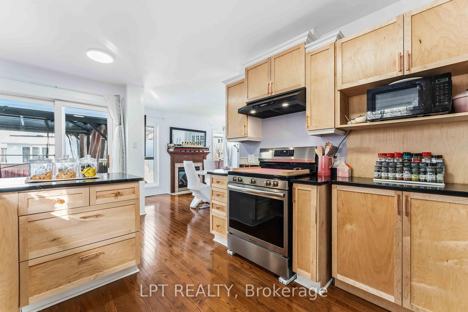 1549 Senateurs Way photo 10