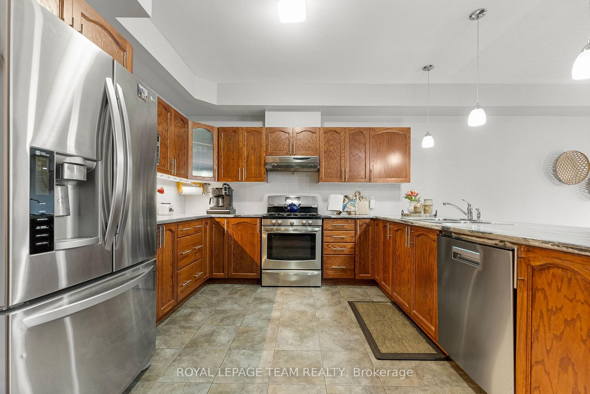 200 Edey Street photo 9