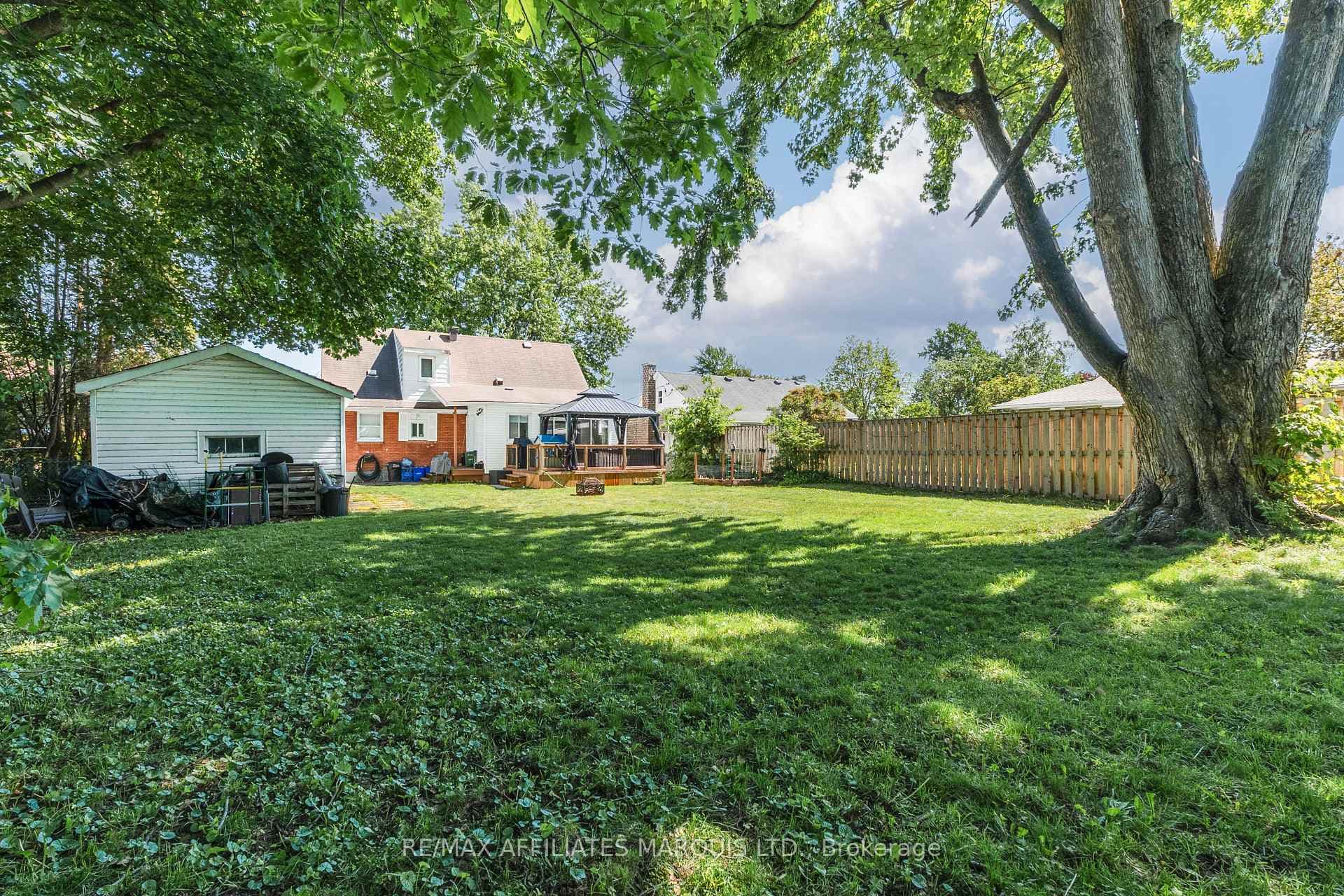 1605 Queen Street photo 41