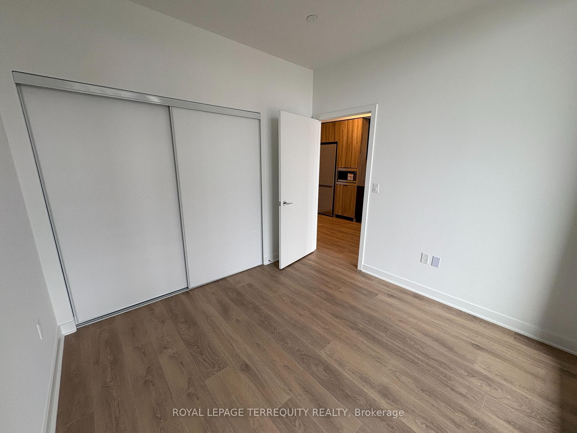 1037 The Queensway N/A Unit 201 photo 14
