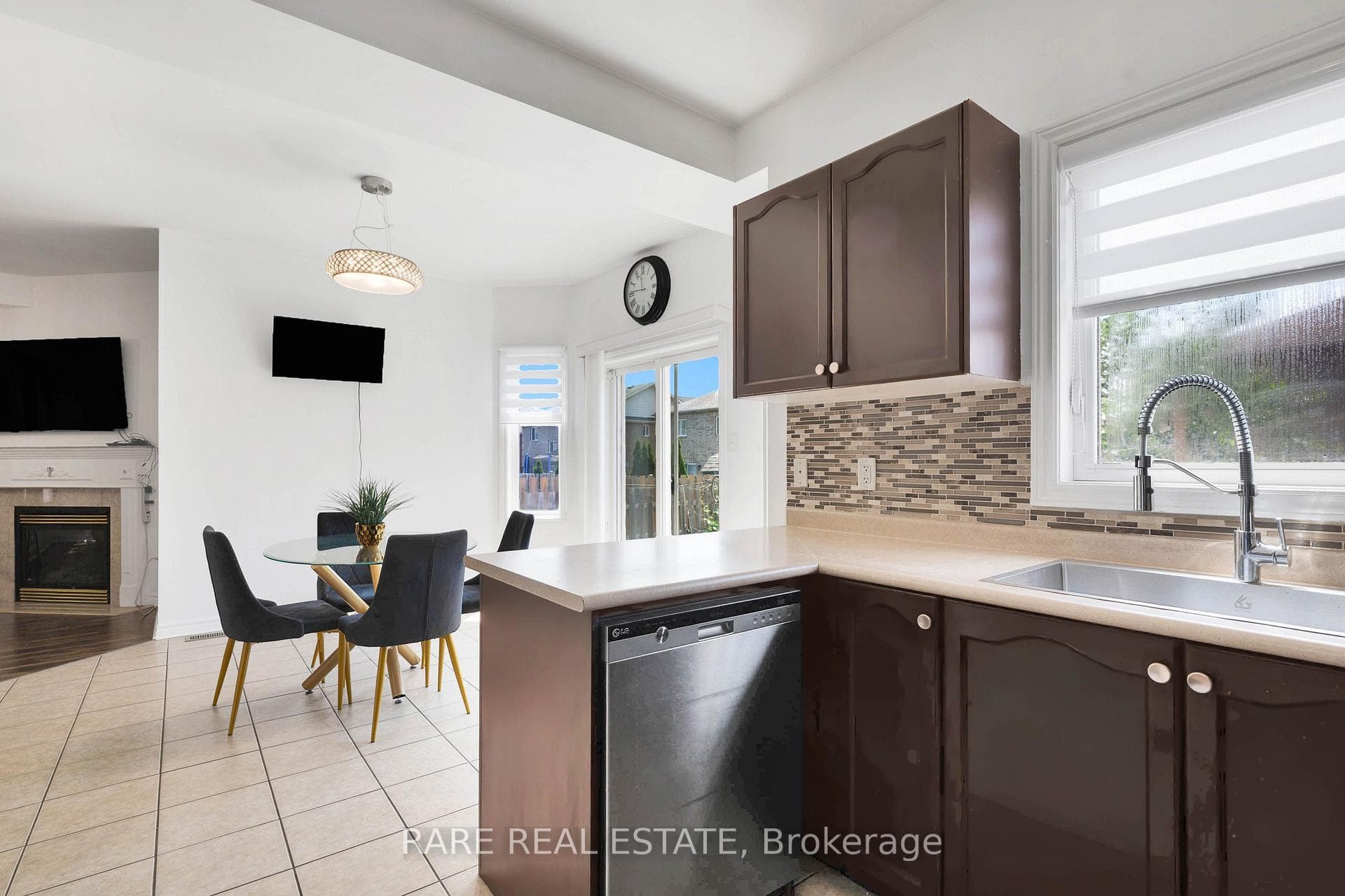 2104 OSBOND Road photo 19