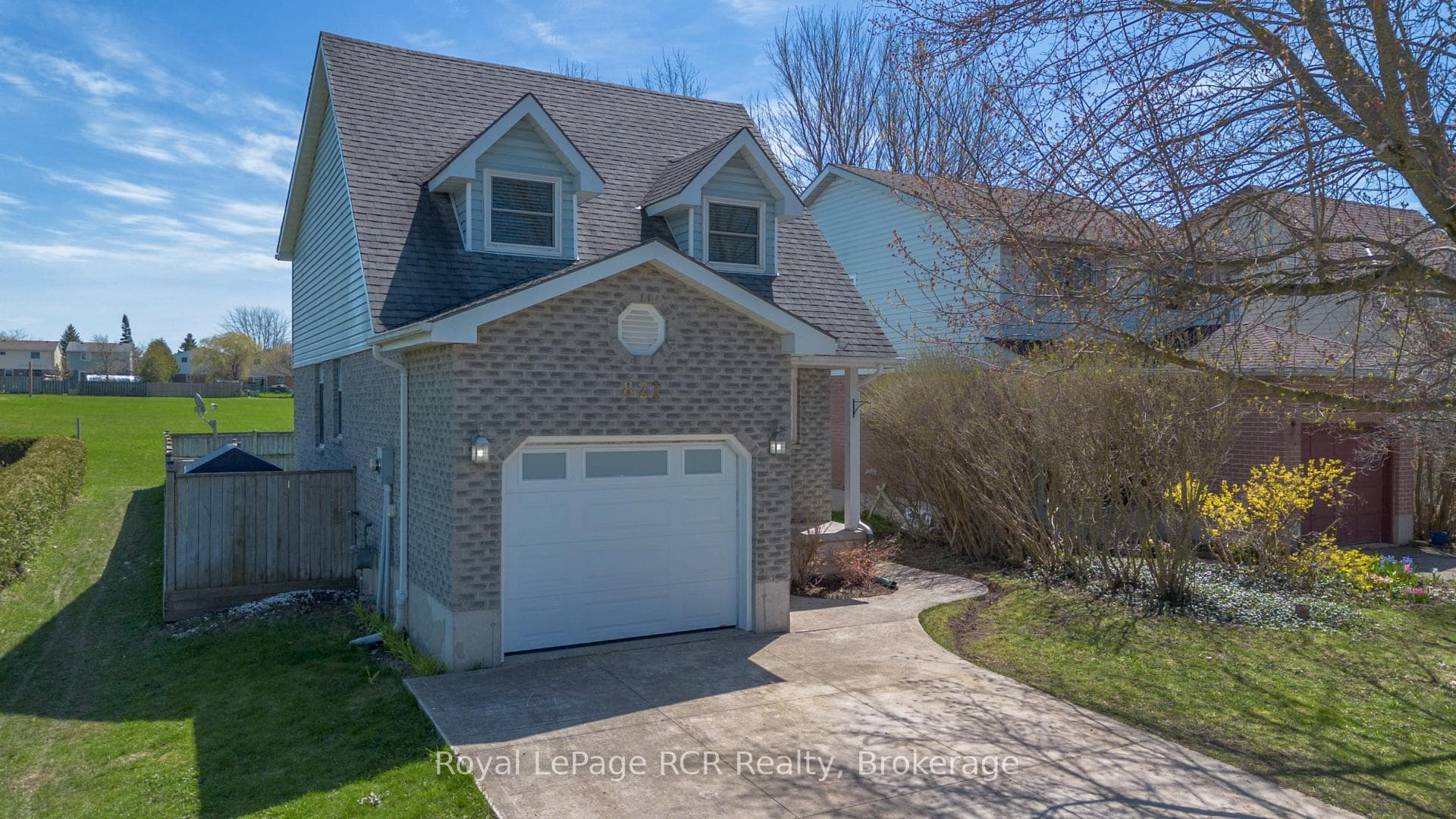 821 Mackendrick Drive photo 3
