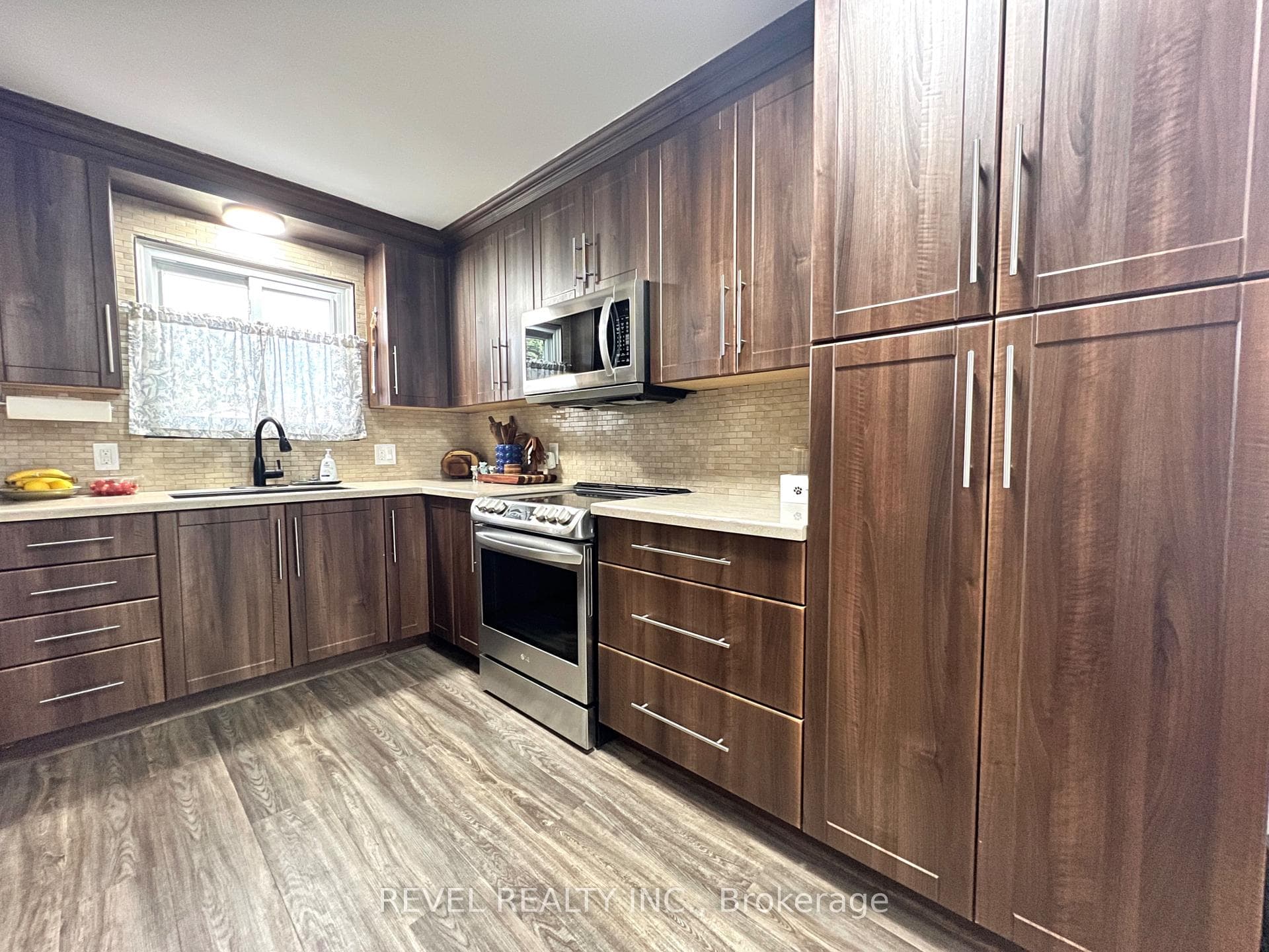 416 Frontenac Crescent photo 6