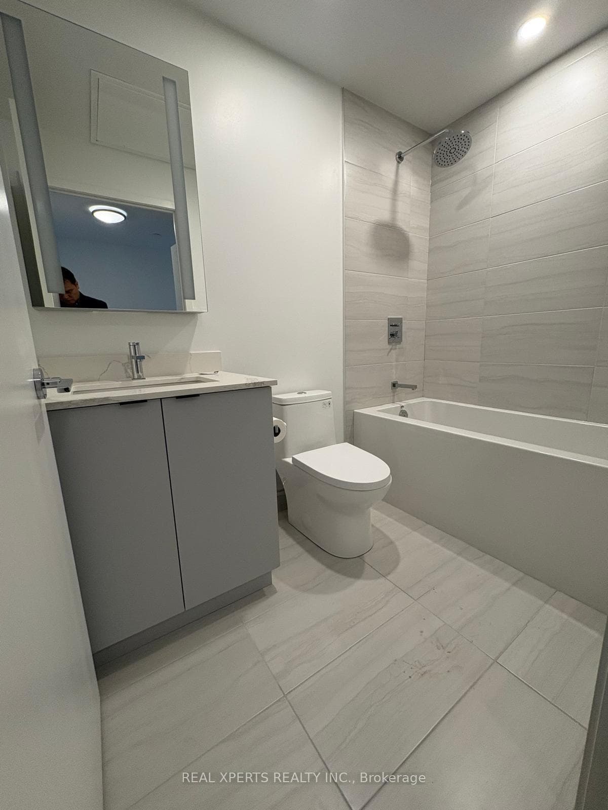 285 Dufferin St Street Unit 313 photo 6