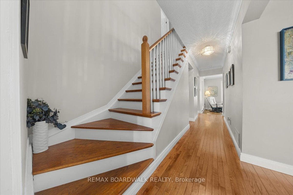 622 Steller Street photo 3