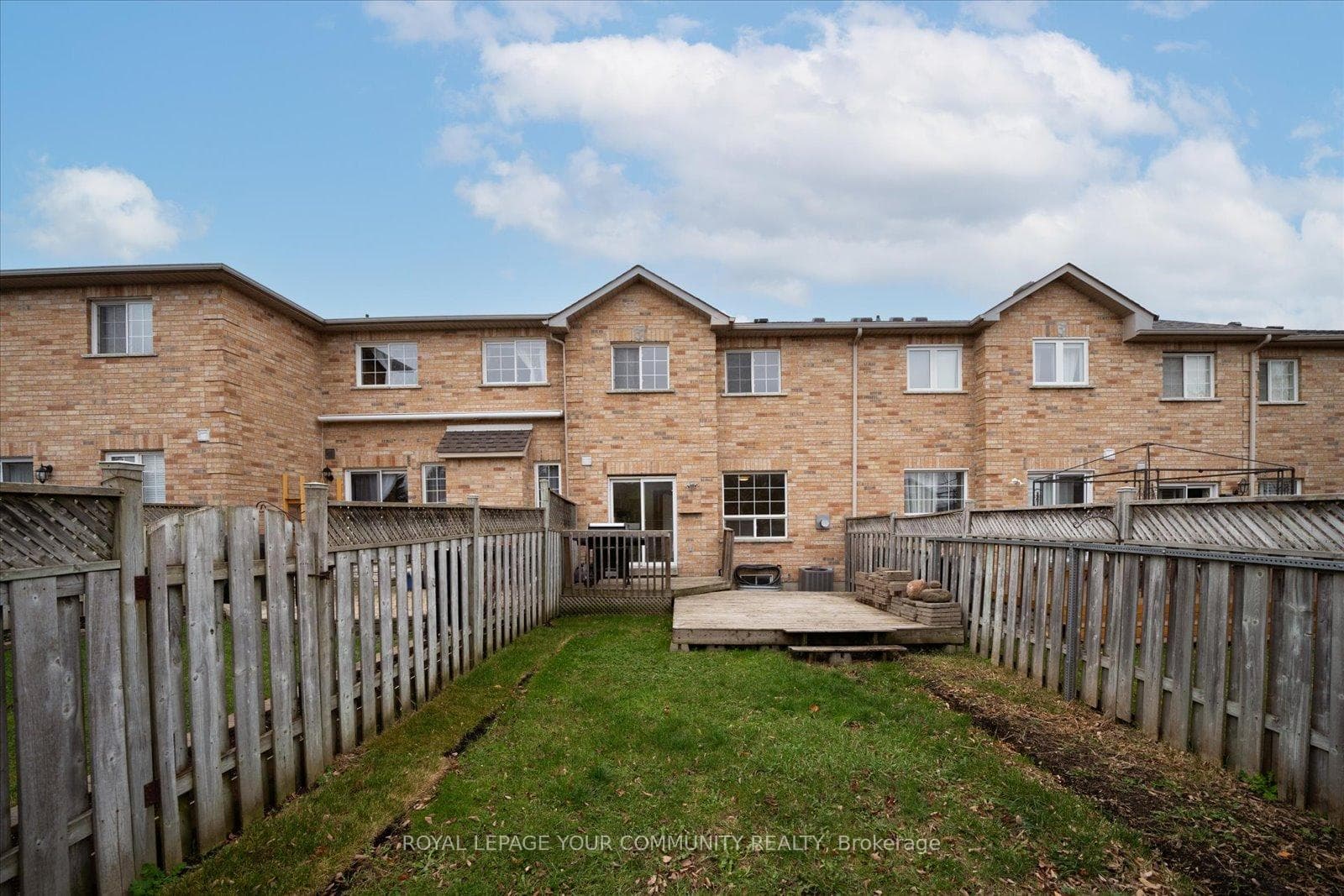 550 Rourke Place photo 28