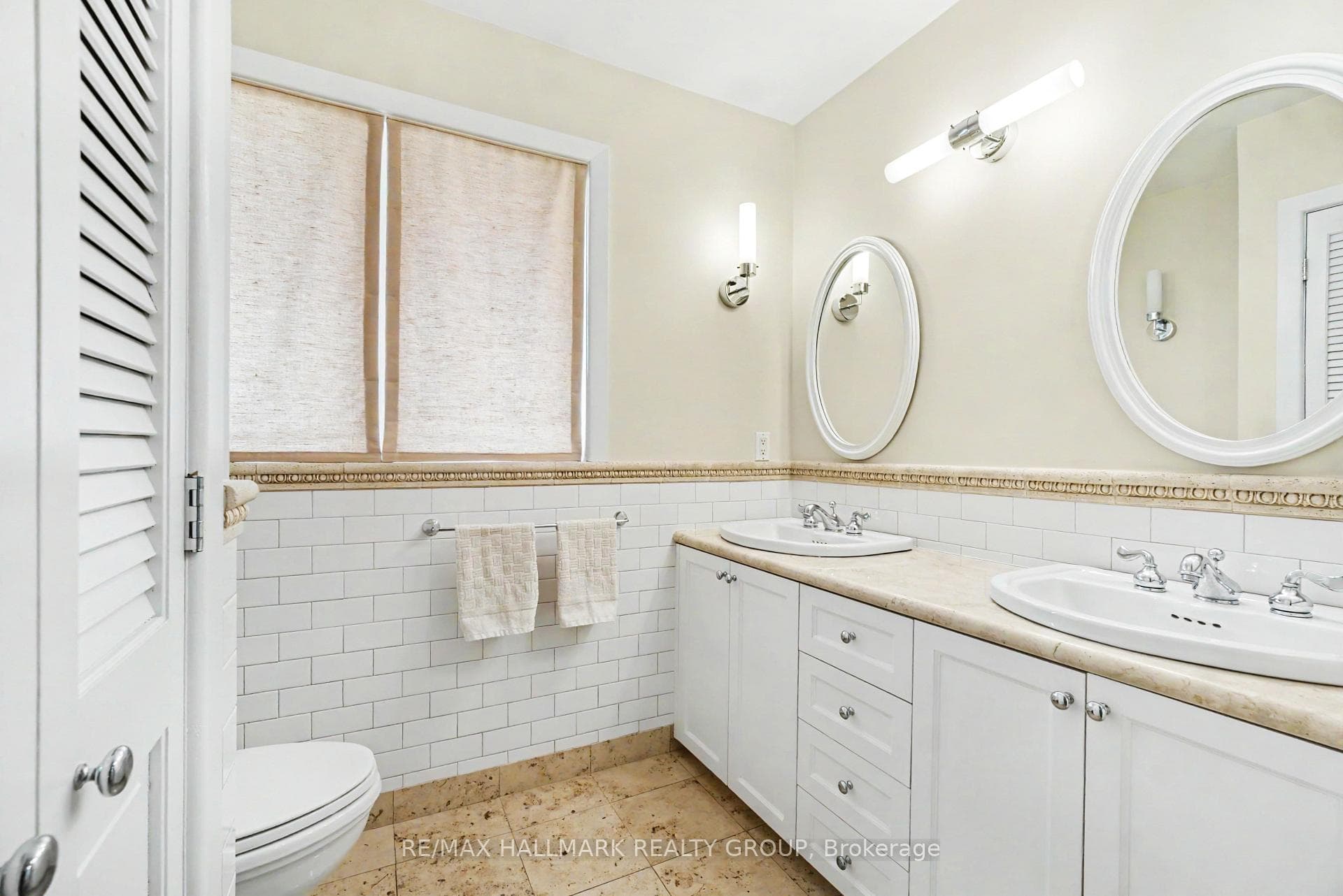 Double sinks & heated flr in main bath