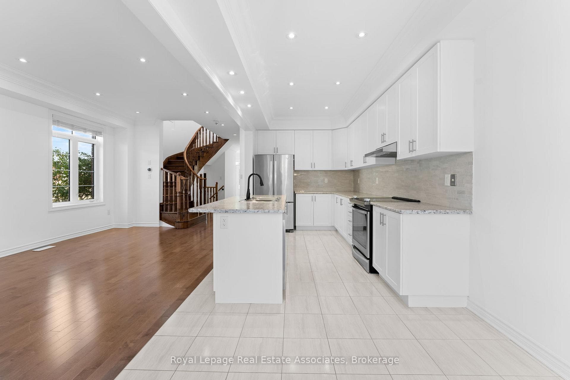 8 Sierra Crescent photo 12