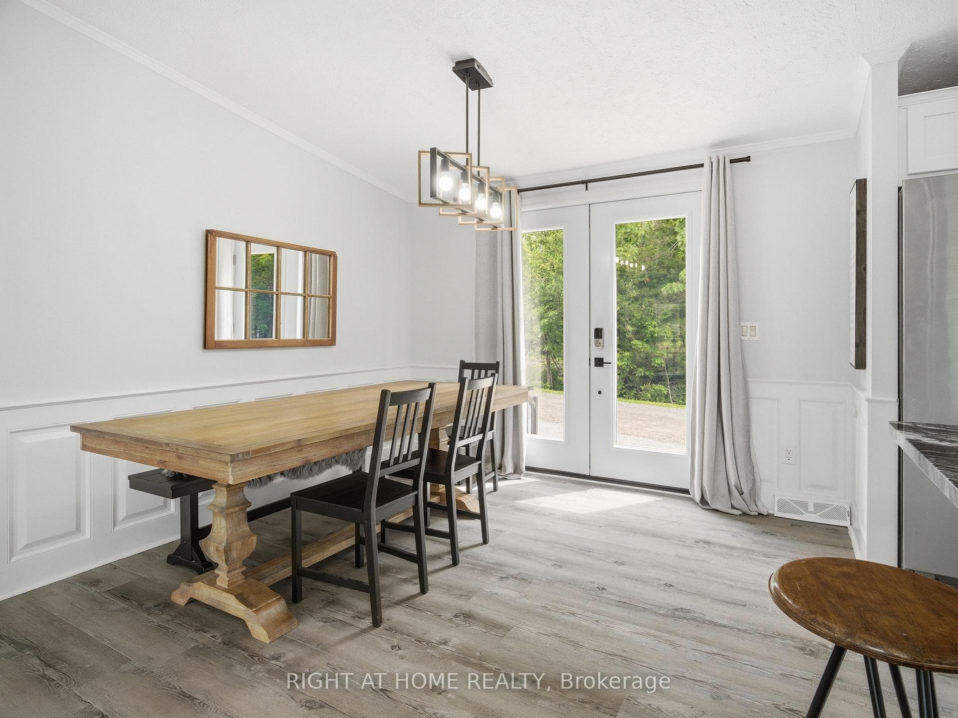 8168 Laidlaw Avenue photo 28