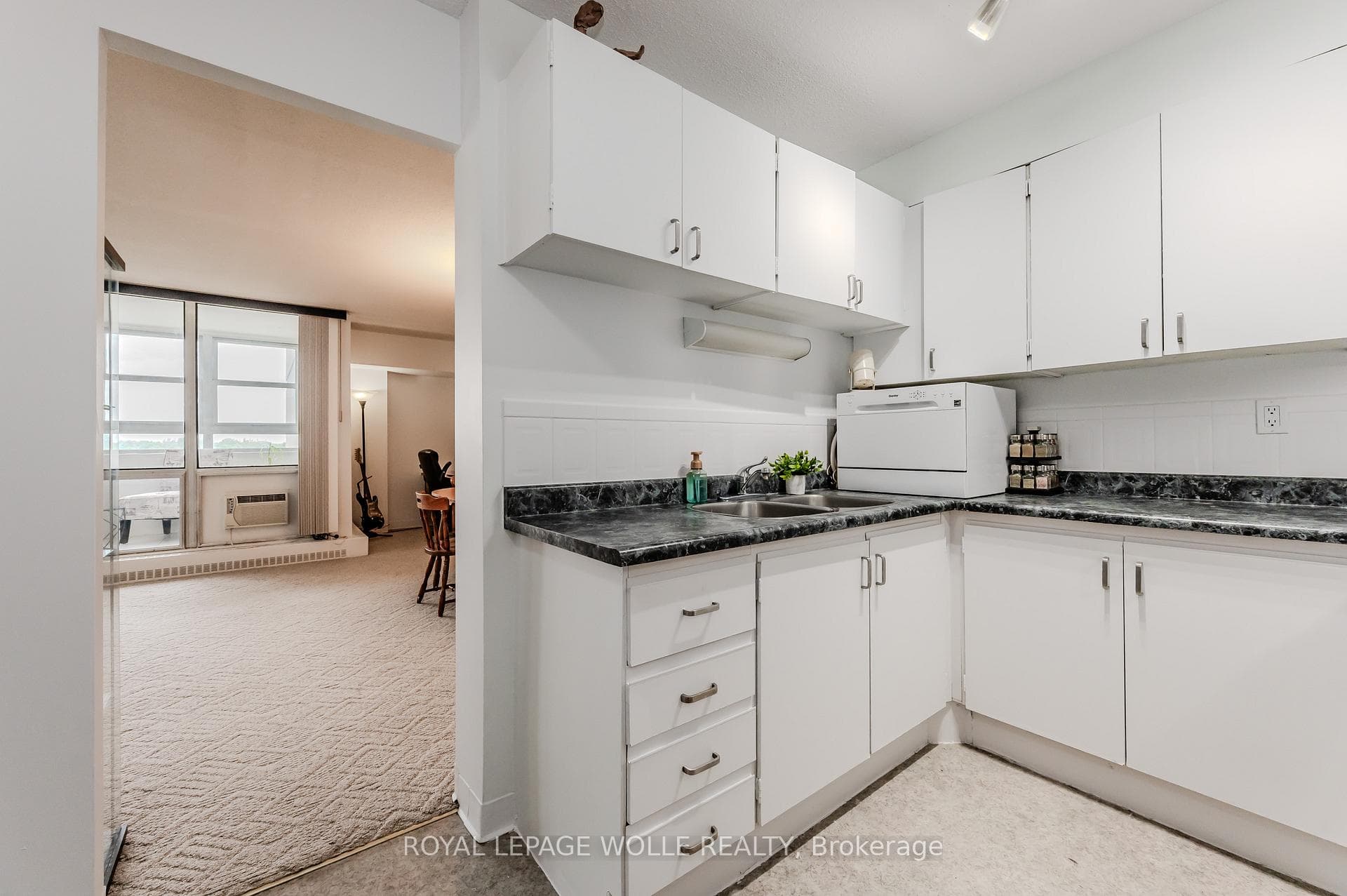 225 Harvard Place Unit 906 photo 22