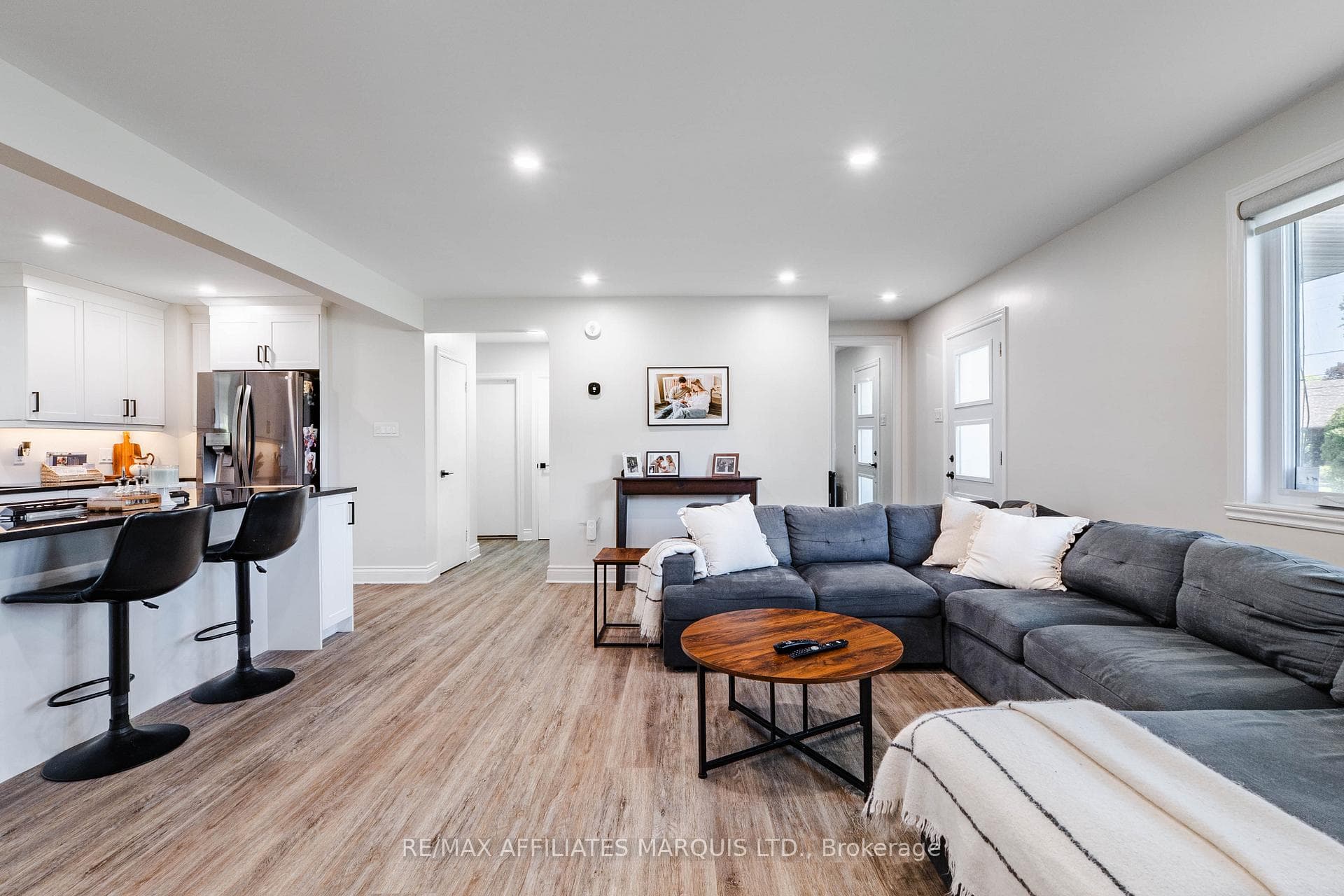 1605 Queen Street photo 10