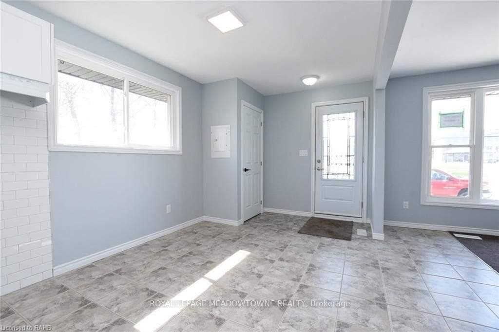 2033 Brampton Street photo 5