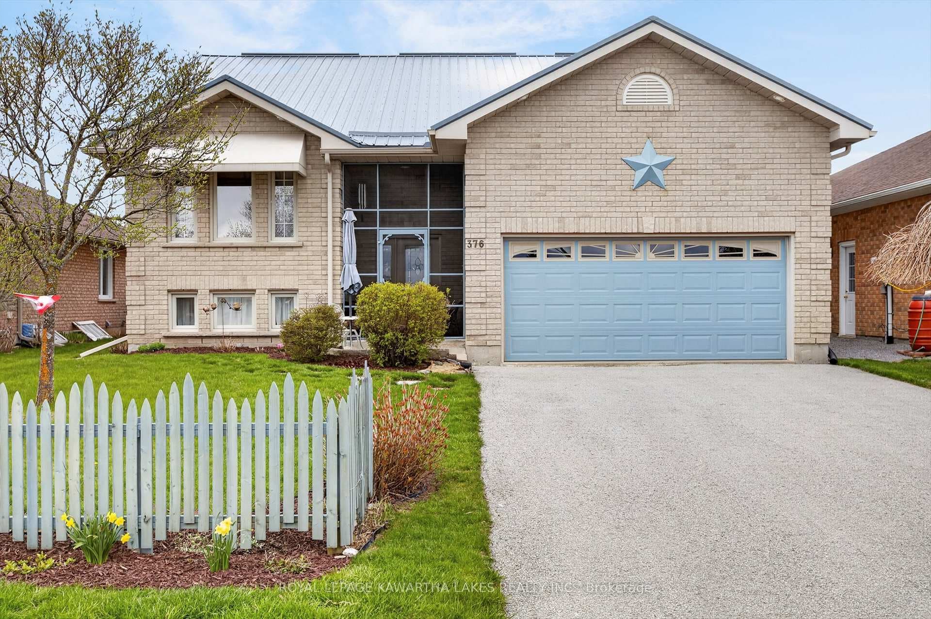 376 Wallace Drive photo 2