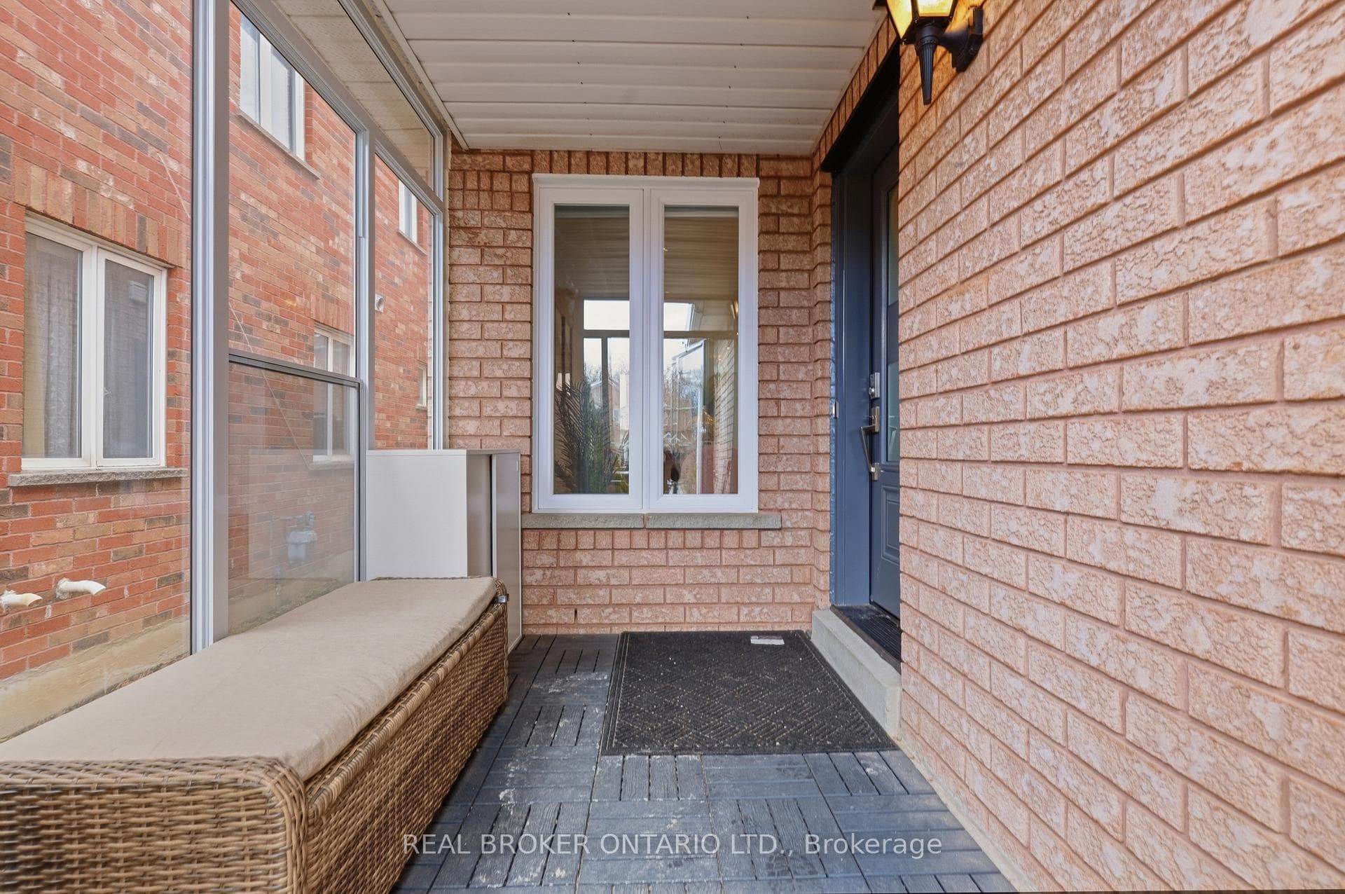 580 Summer Park Crescent photo 4