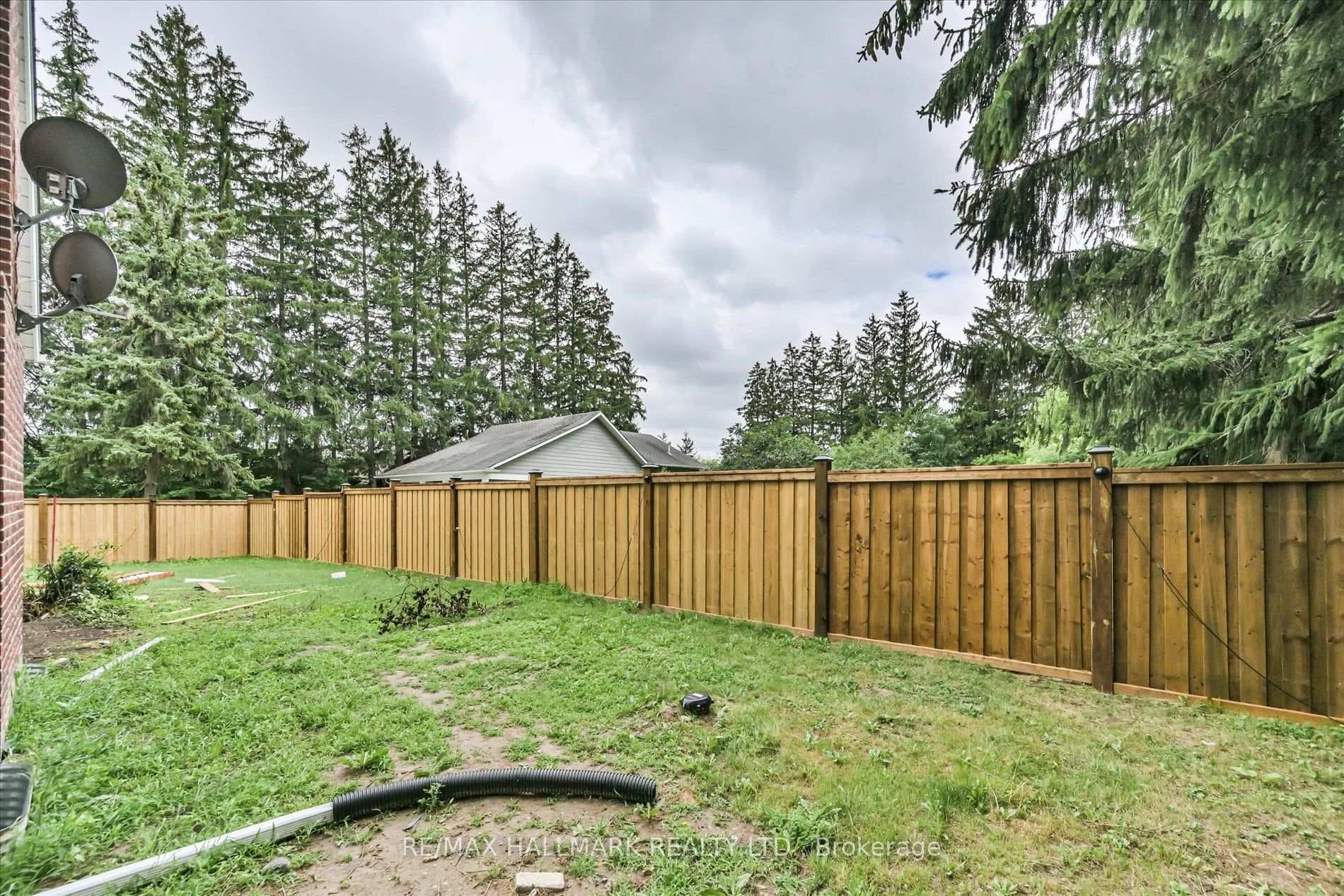 13918 Leslie Street photo 37