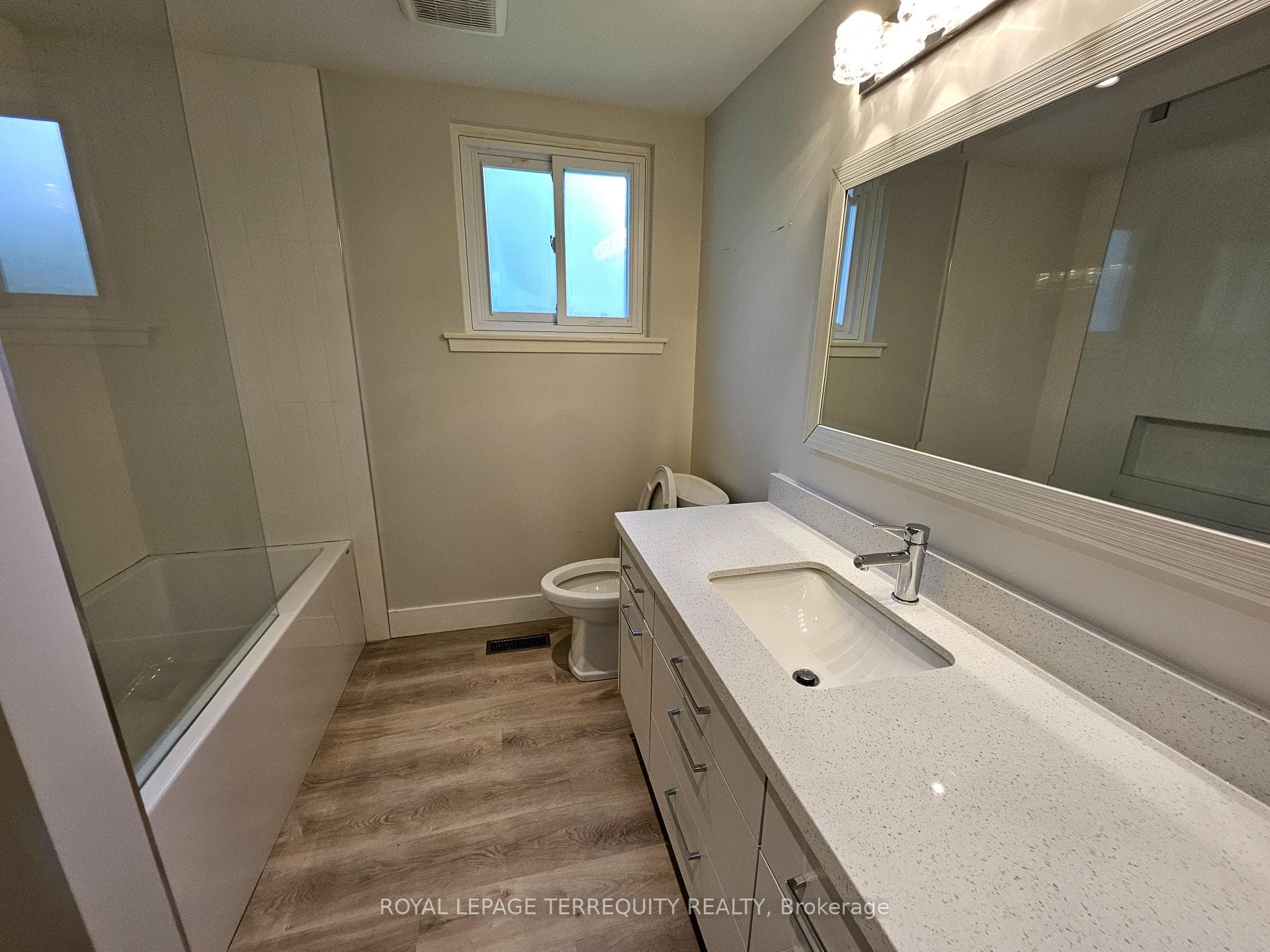 2067 Obeck Crescent photo 40