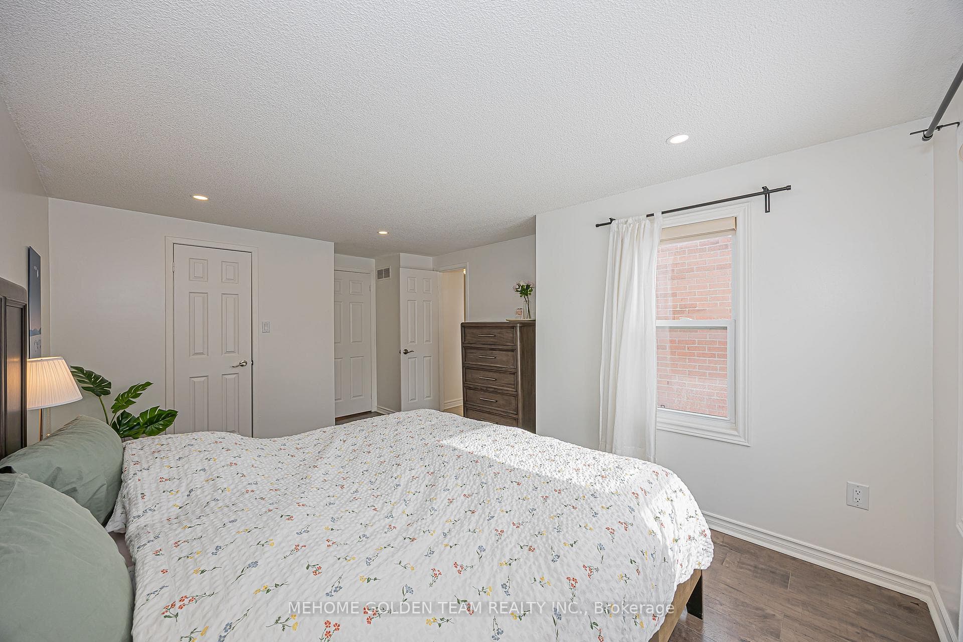 53 Steepleview Crescent photo 30