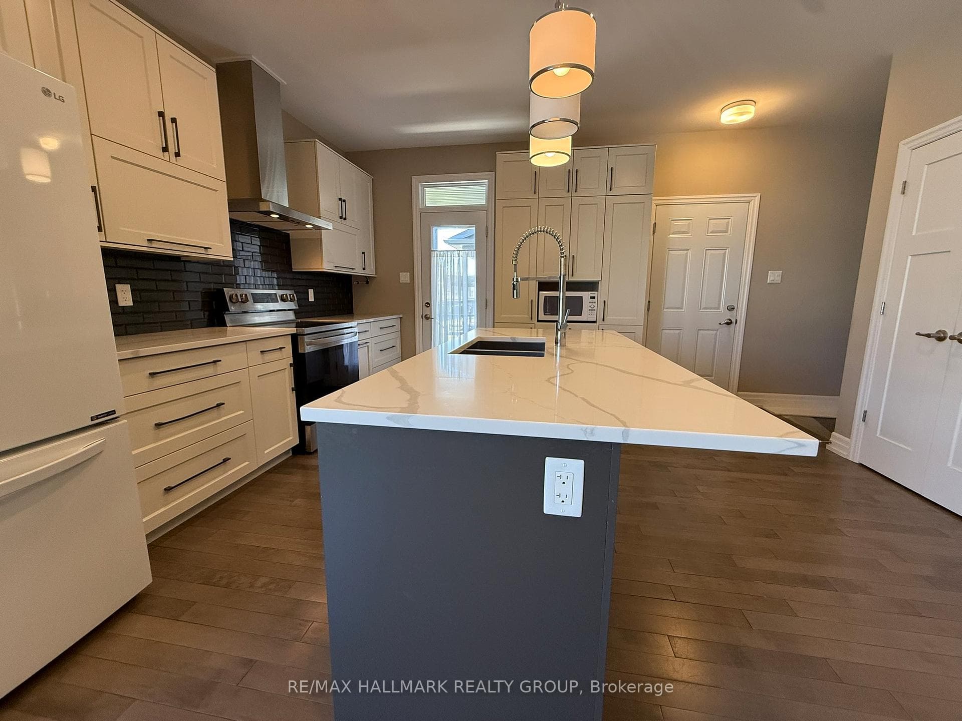 23 Solara Private photo 6